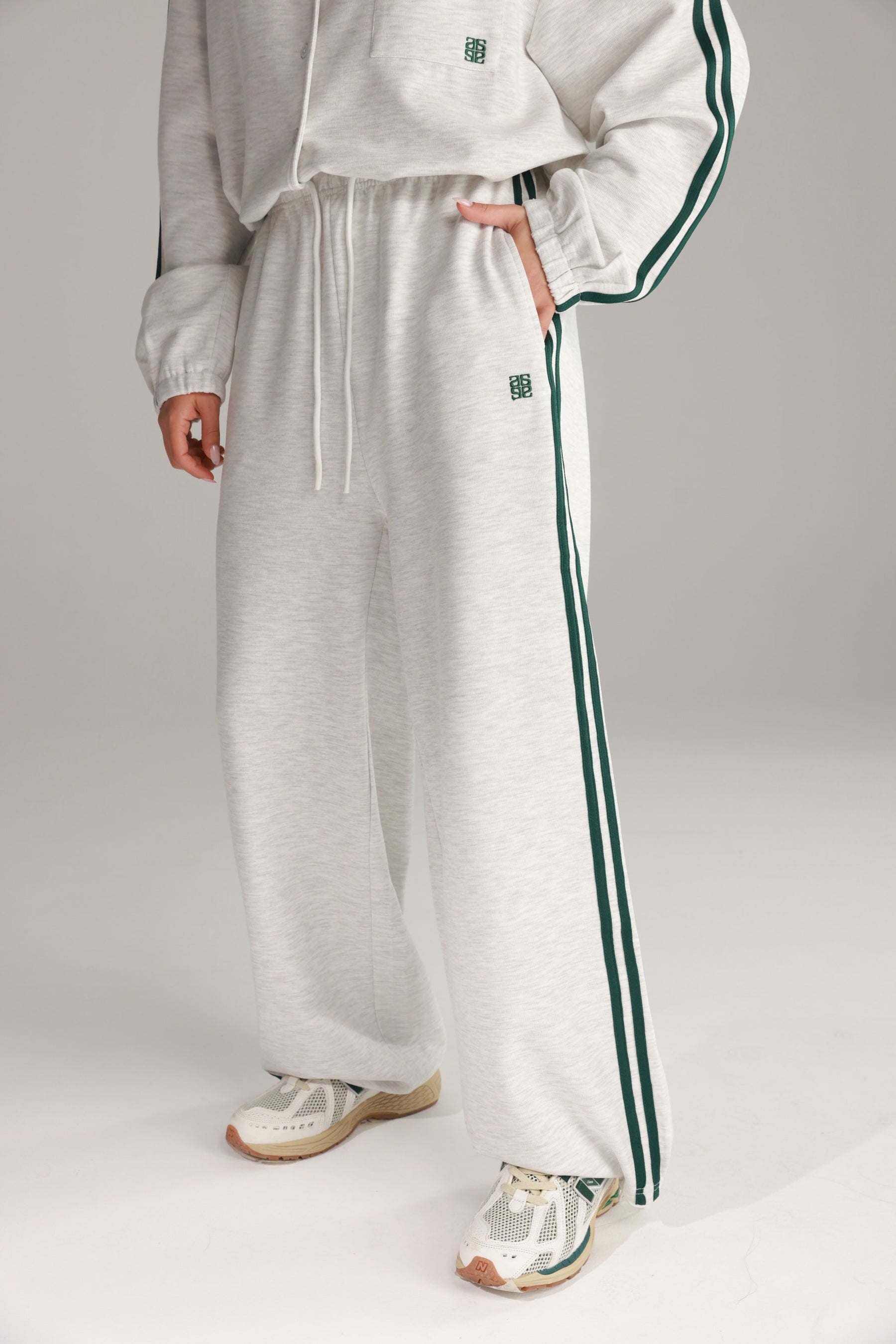 חליפת מלאני אפור בהיר