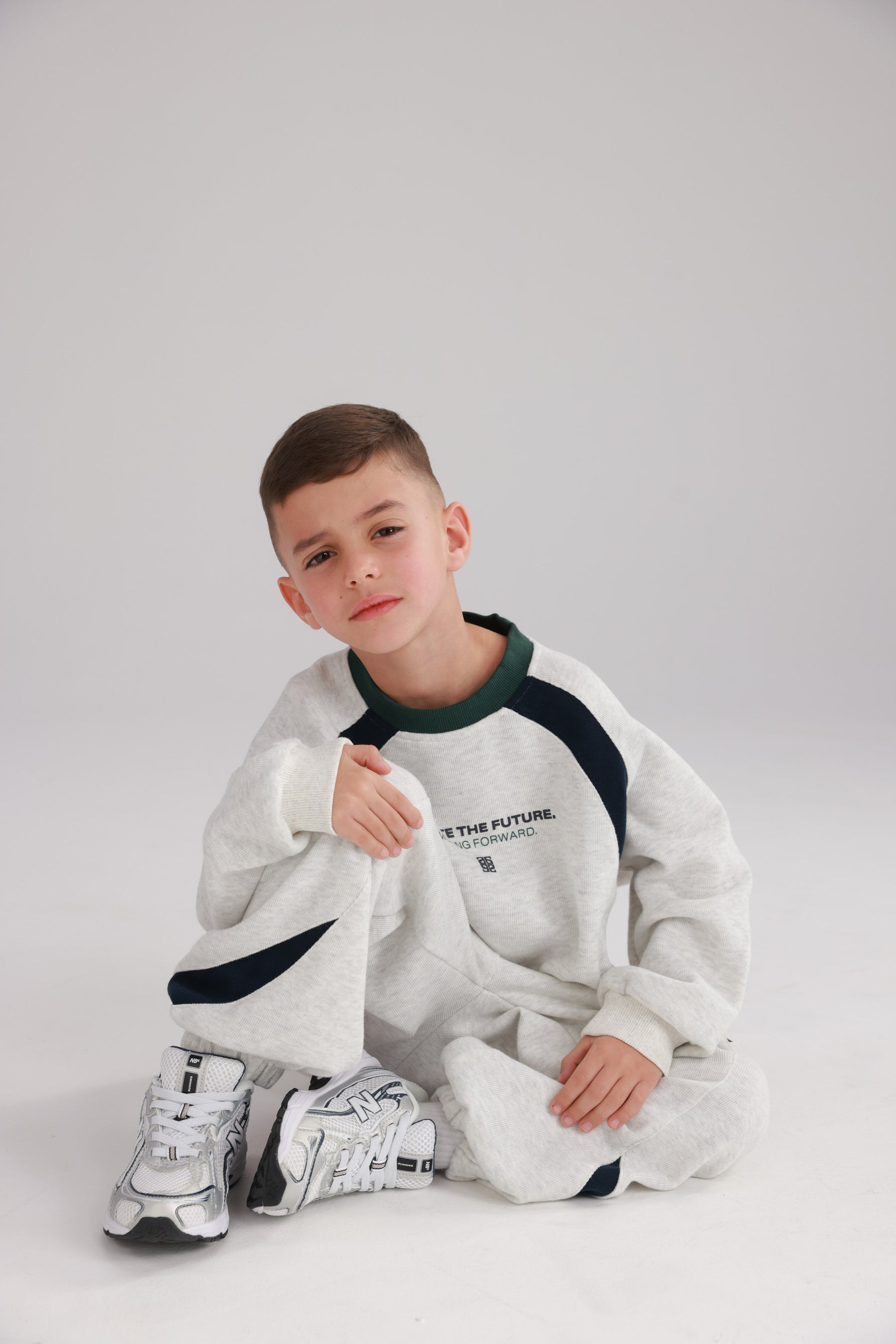 חליפת ג'ונס אפורה