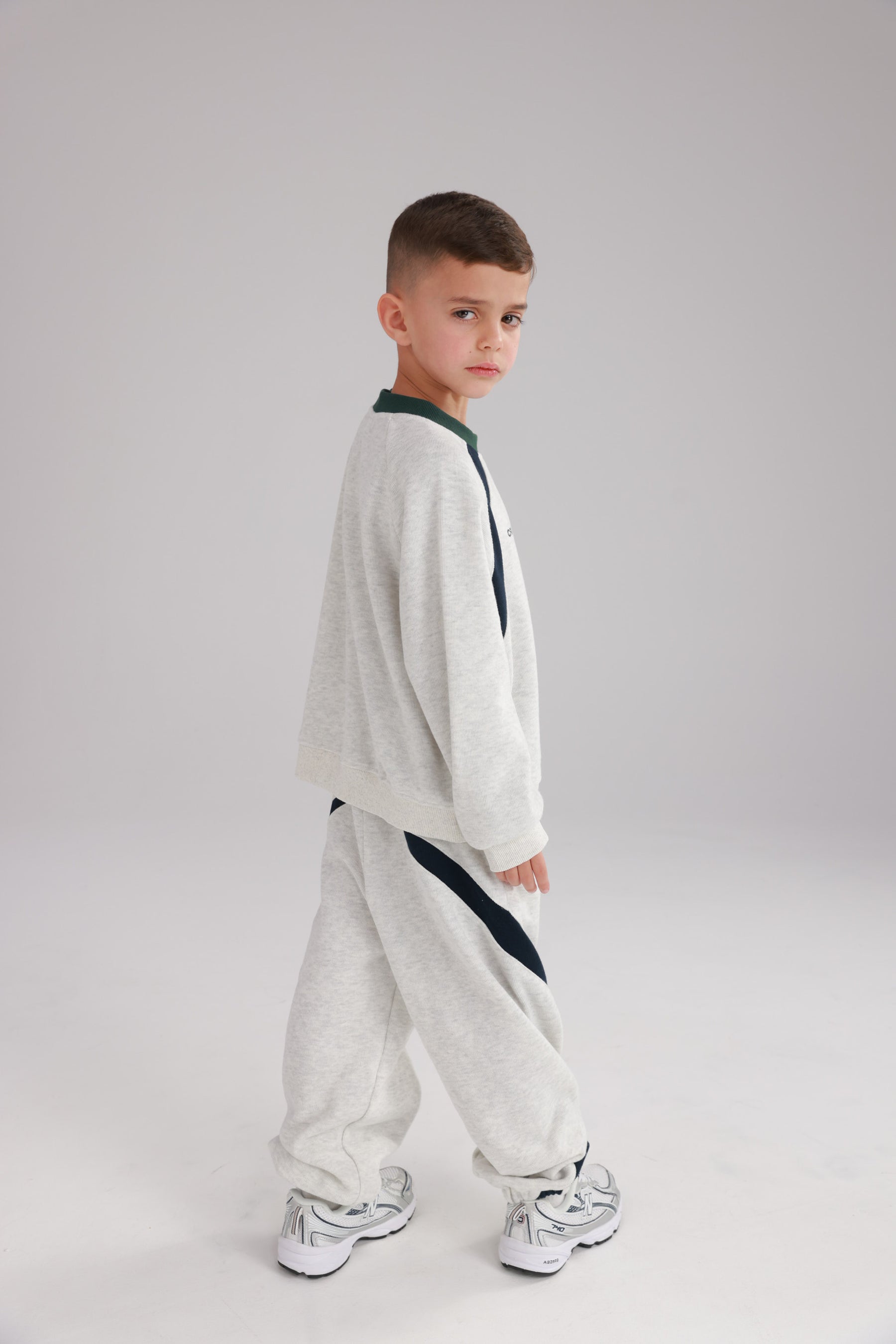 חליפת ג'ונס אפורה