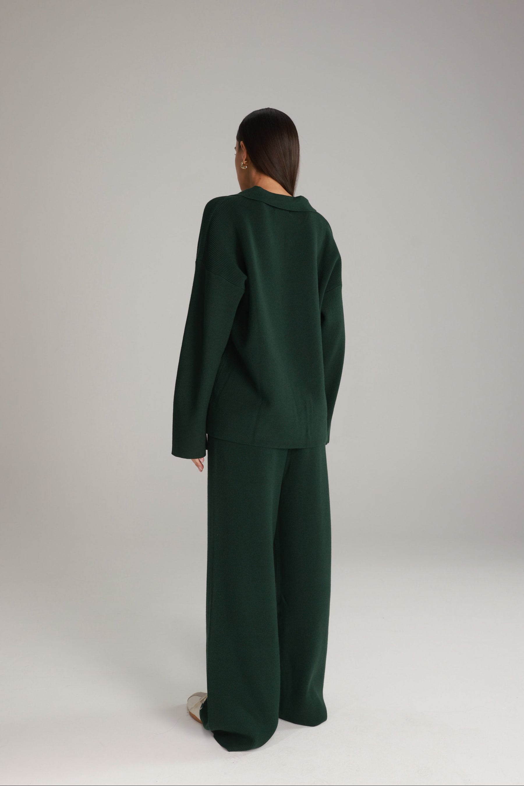 חליפת טוקיו ירוקה