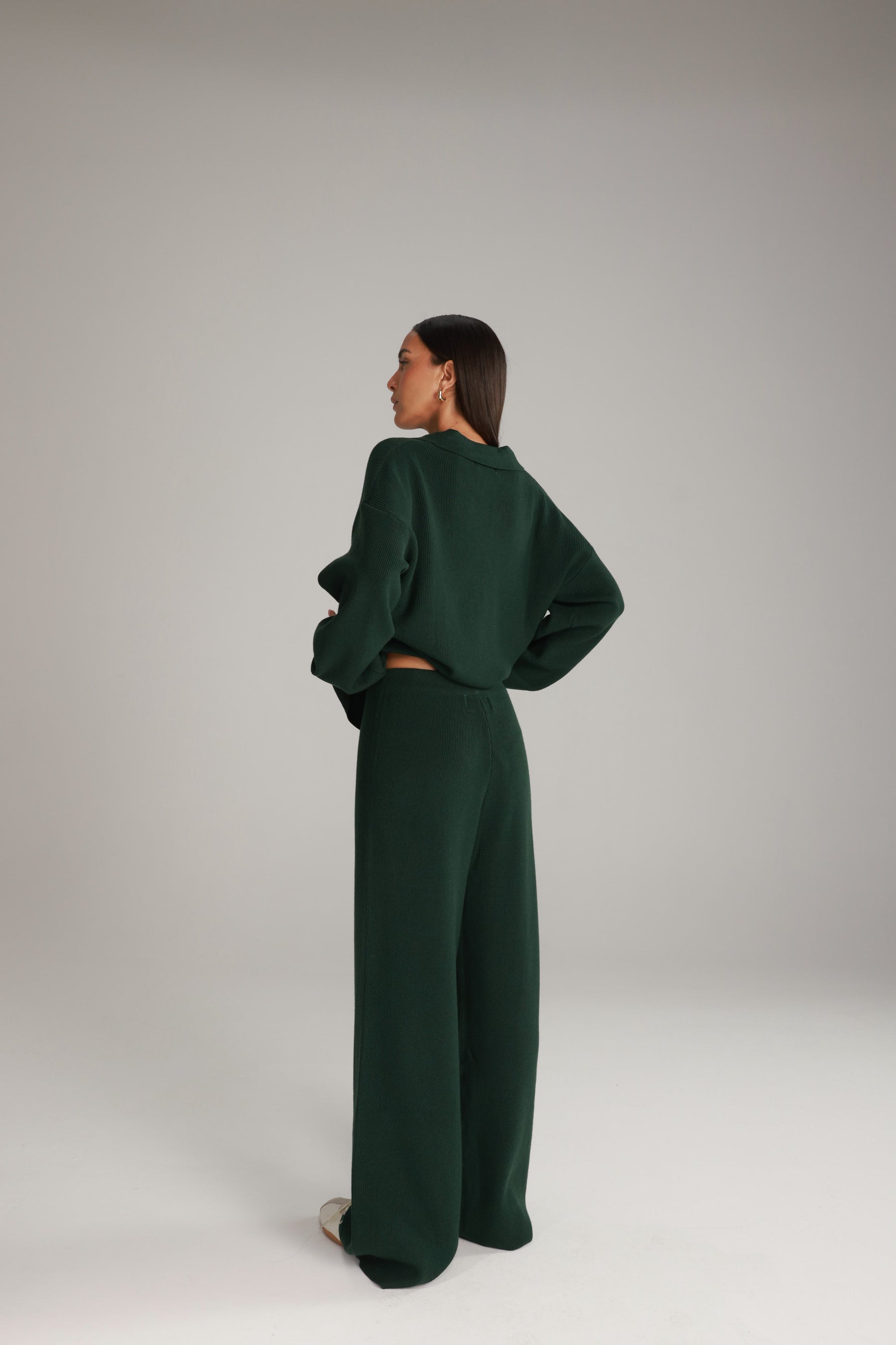 חליפת טוקיו ירוקה