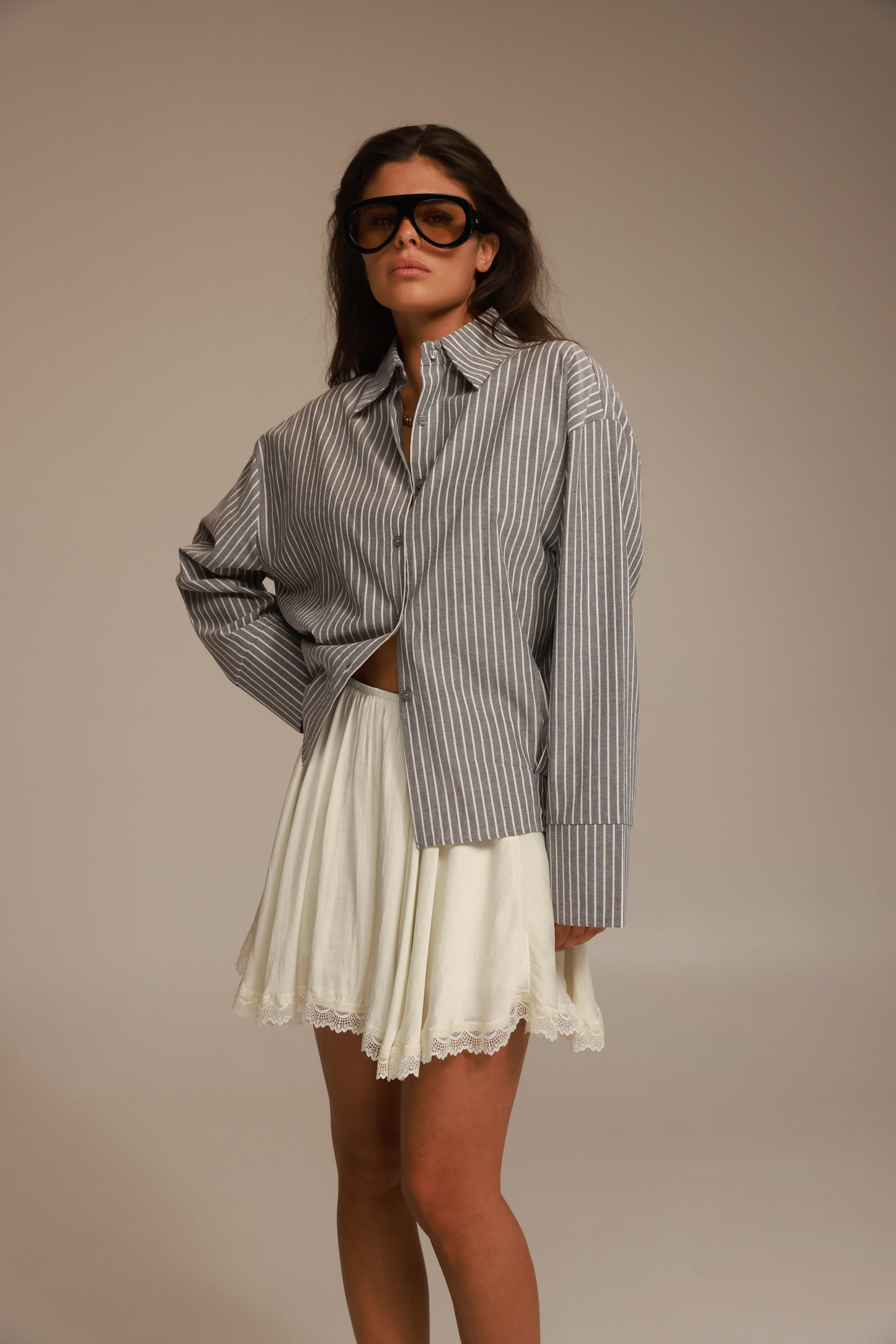 חולצת אוריאן מכופתרת אפור כהה