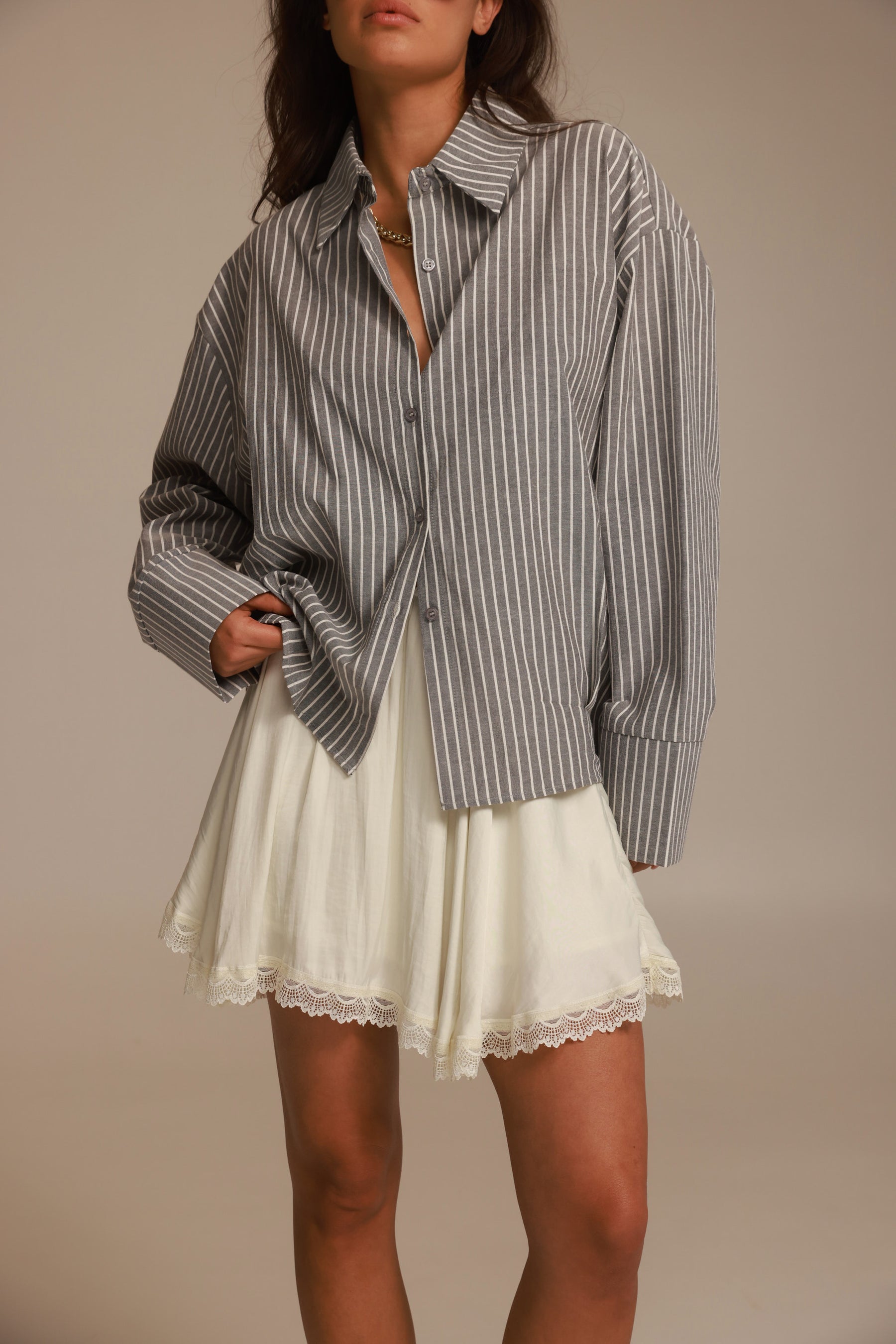 חולצת אוריאן מכופתרת אפור כהה