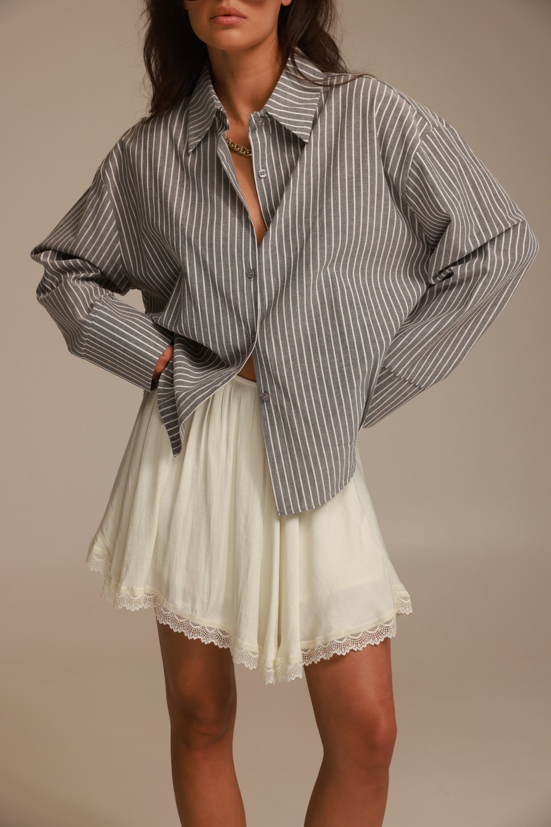 חולצת אוריאן מכופתרת אפור כהה