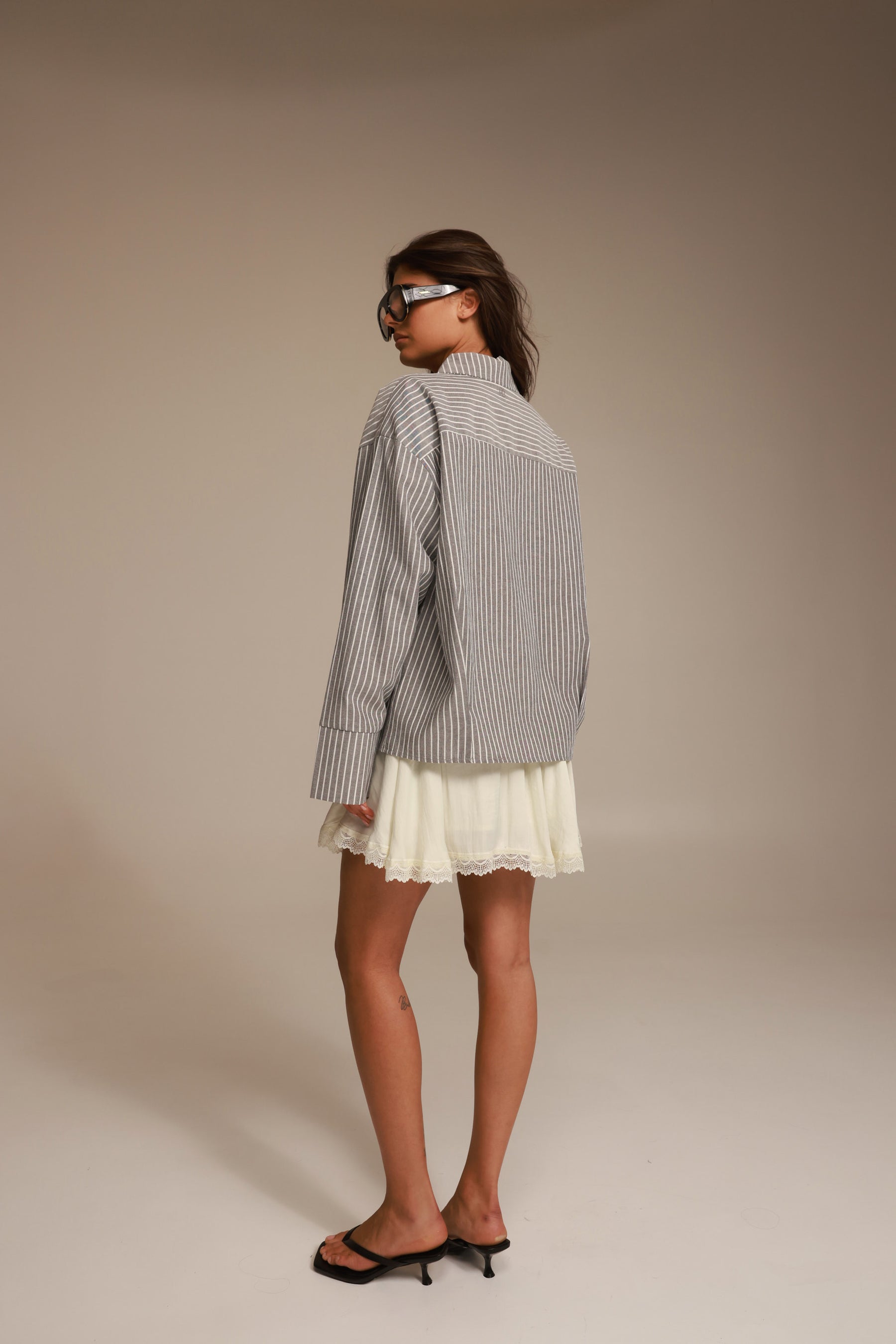 חולצת אוריאן מכופתרת אפור כהה