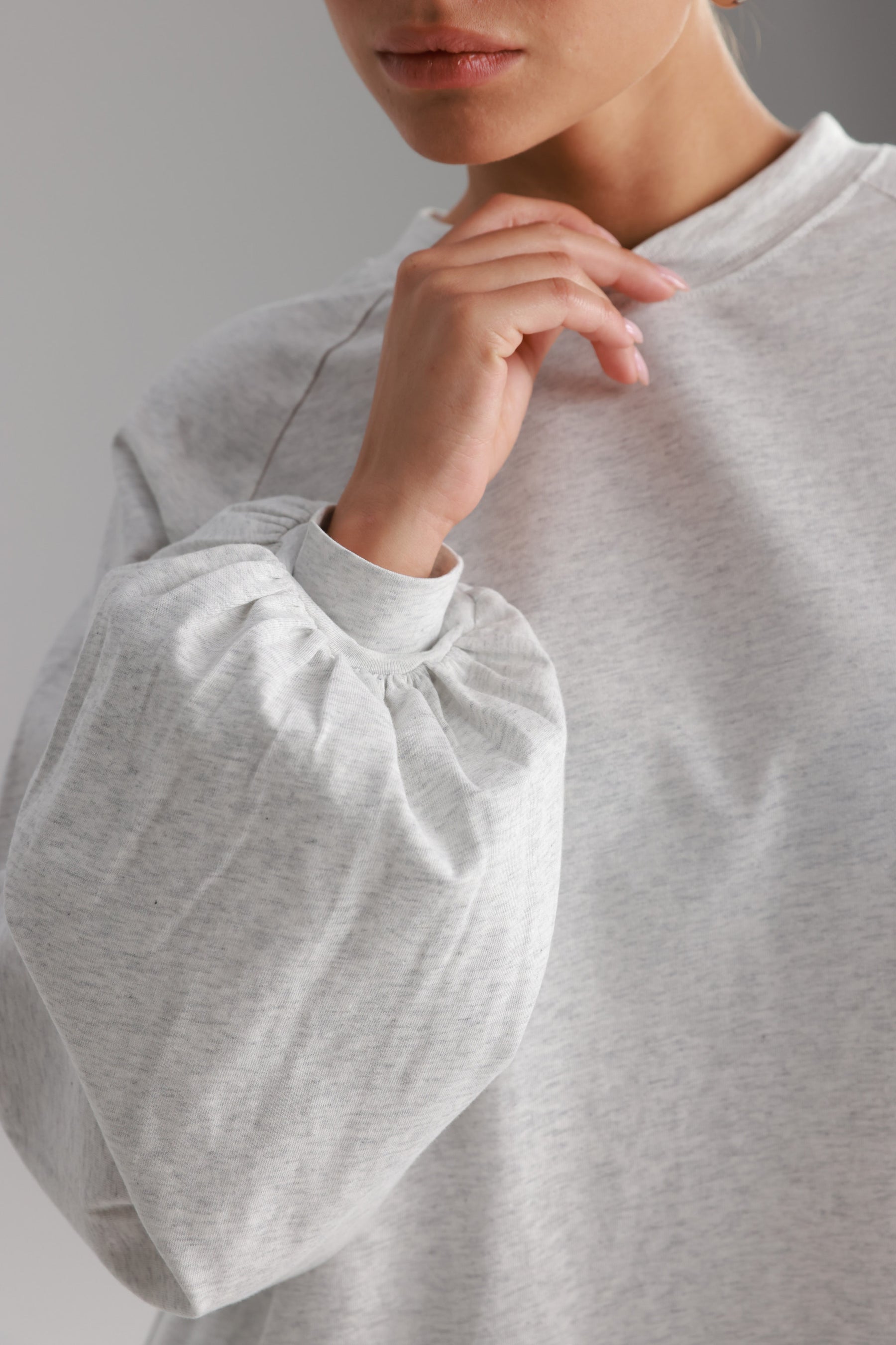 חולצת קיארה אפור בהיר