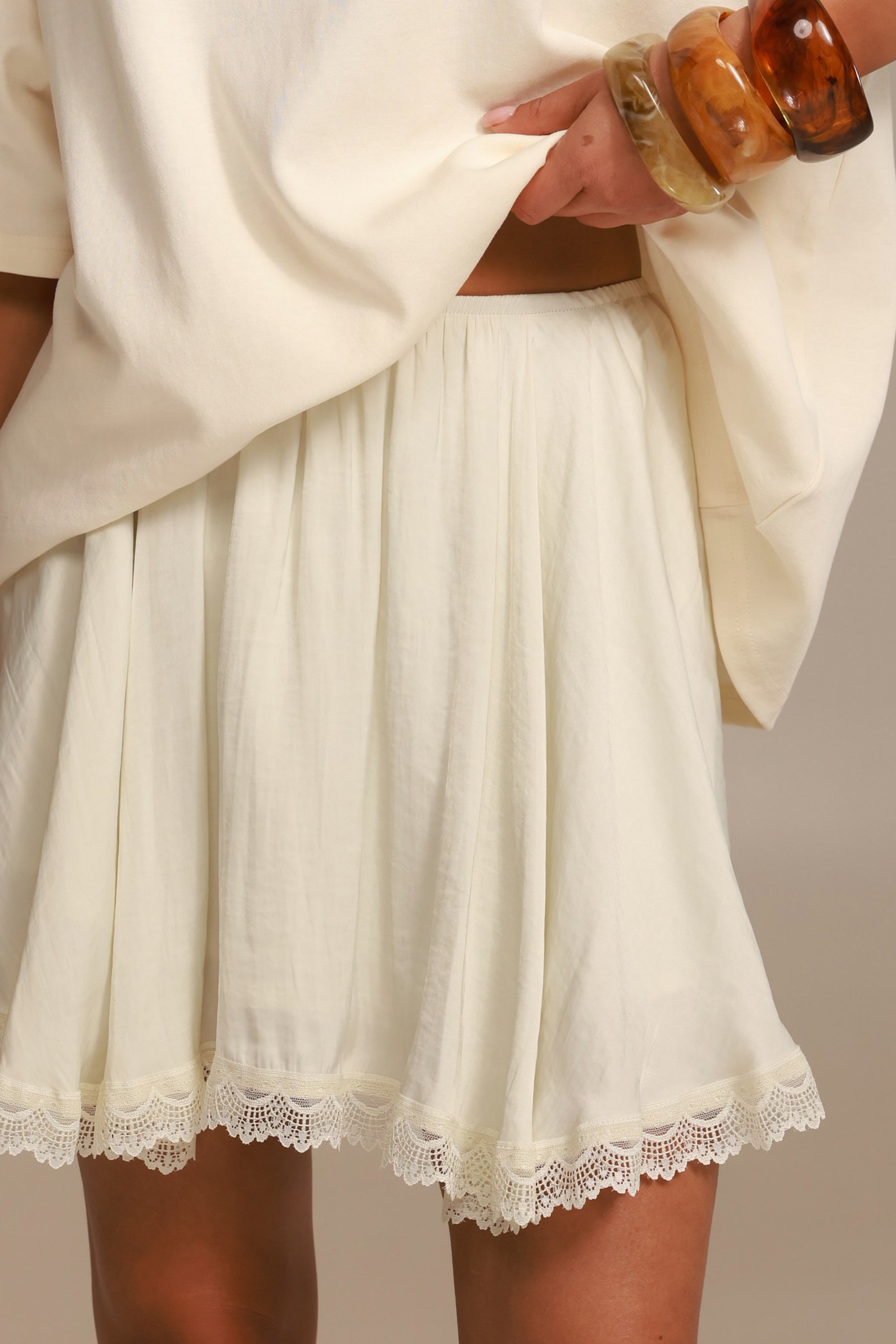 חצאית קיאטו שמנת