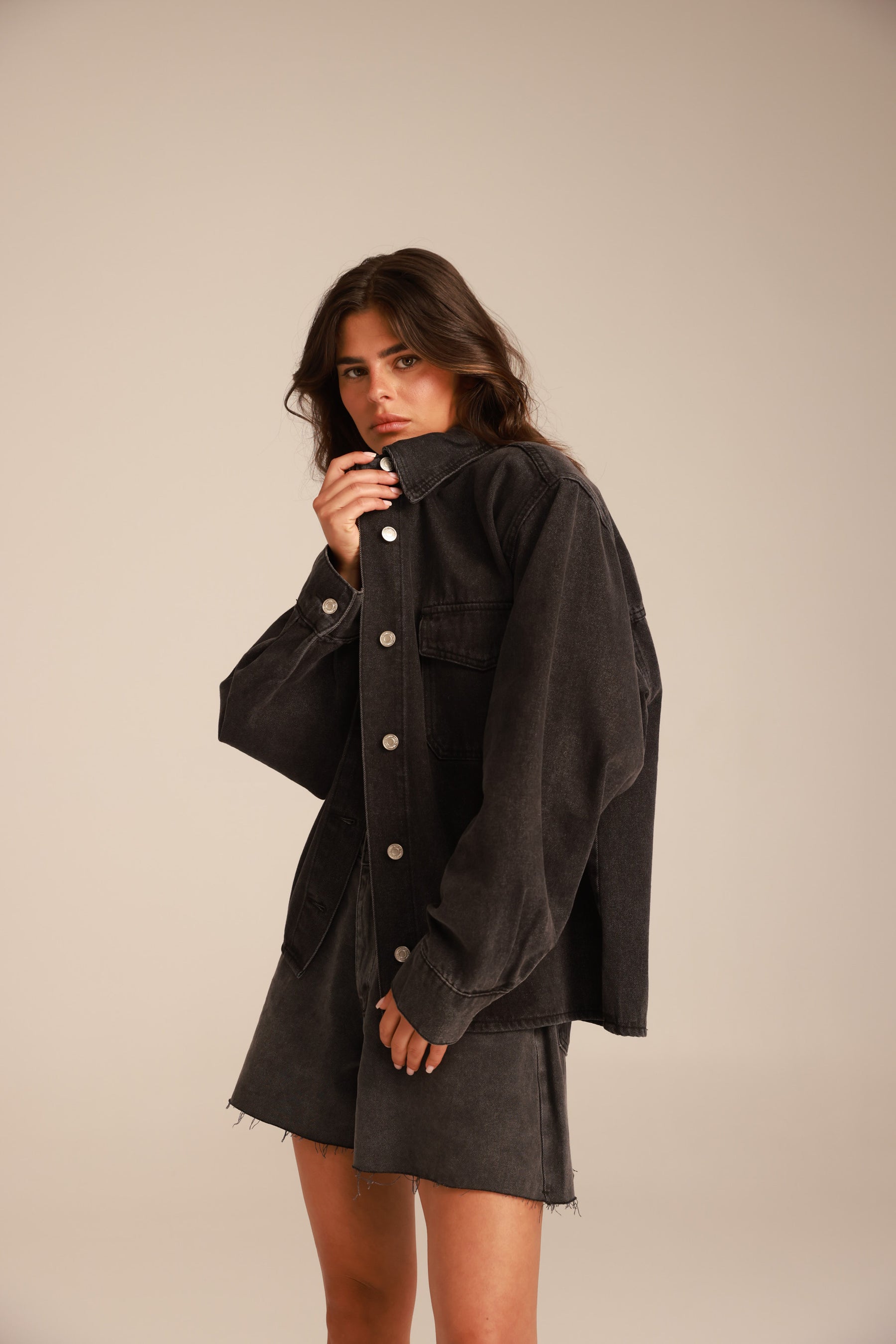 חולצת ג'ינס היילי שחורה