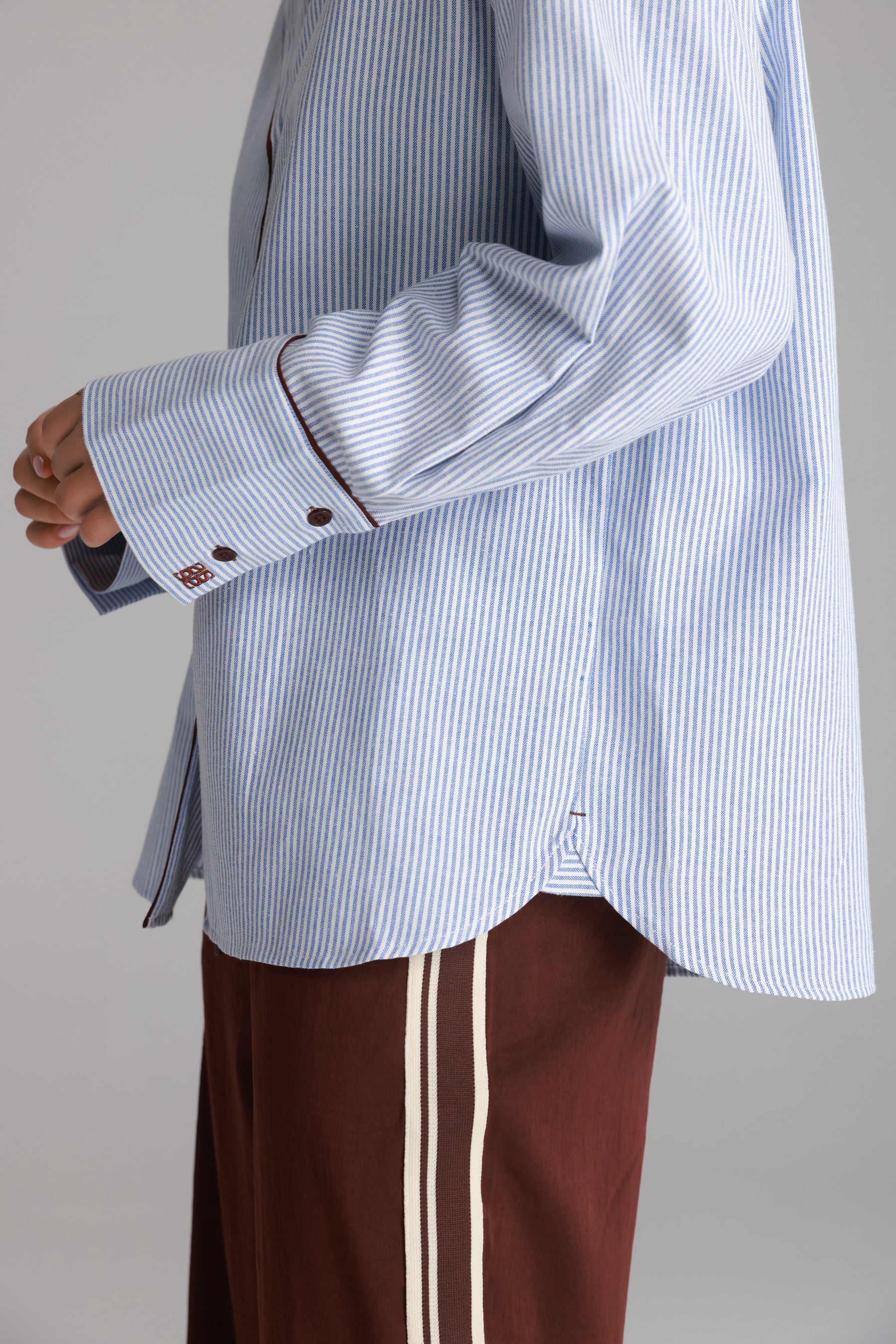 חולצת בלנקה מכופתרת כחולה