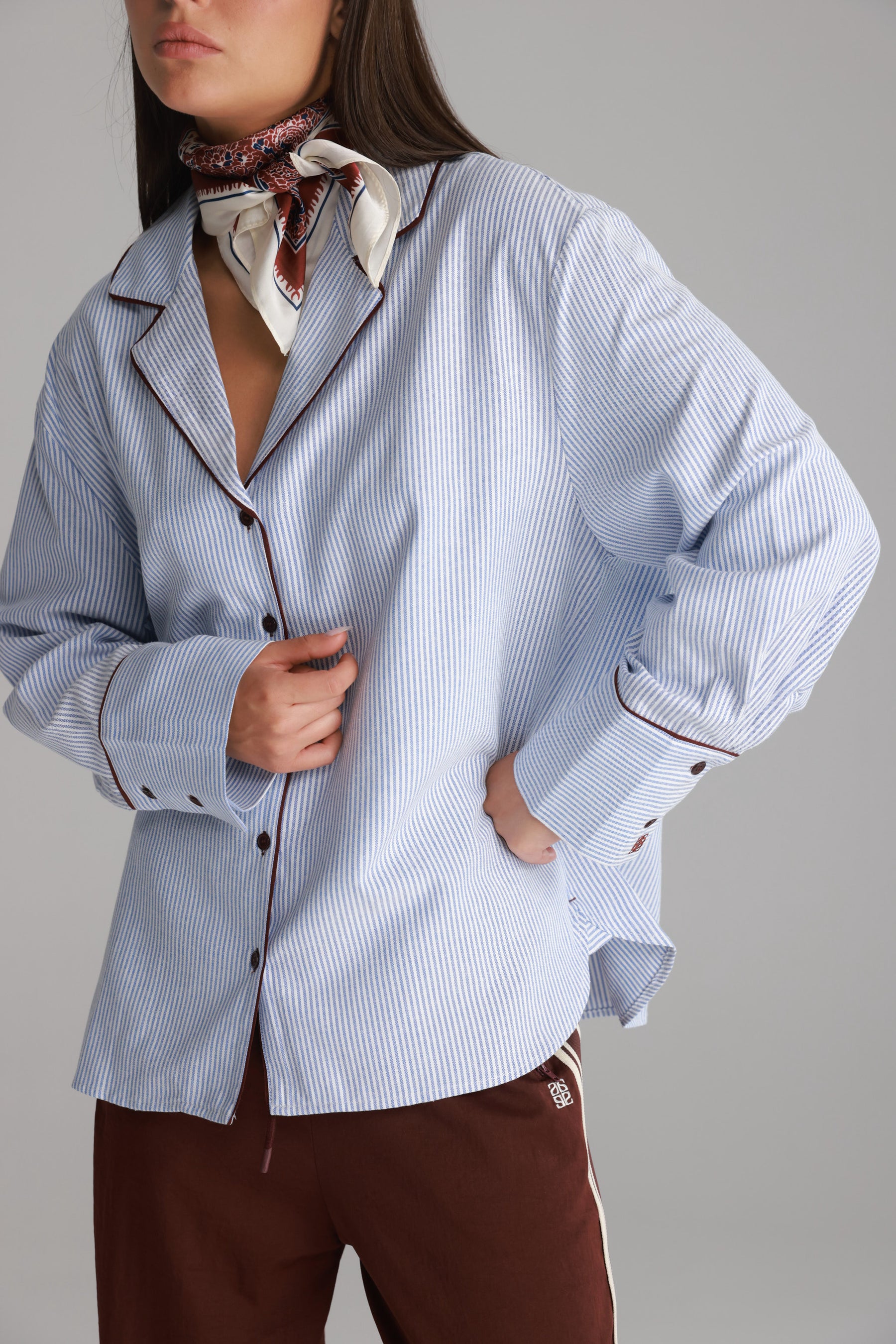 חולצת בלנקה מכופתרת כחולה