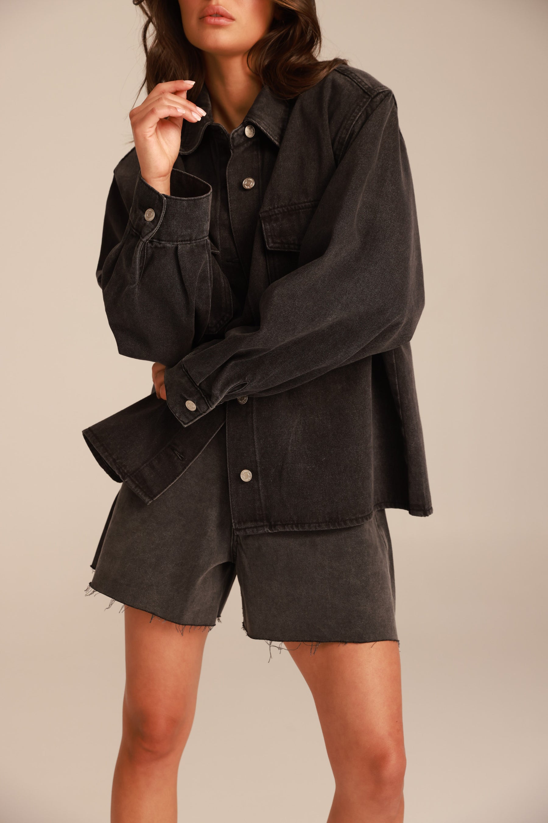 חולצת ג'ינס היילי שחורה