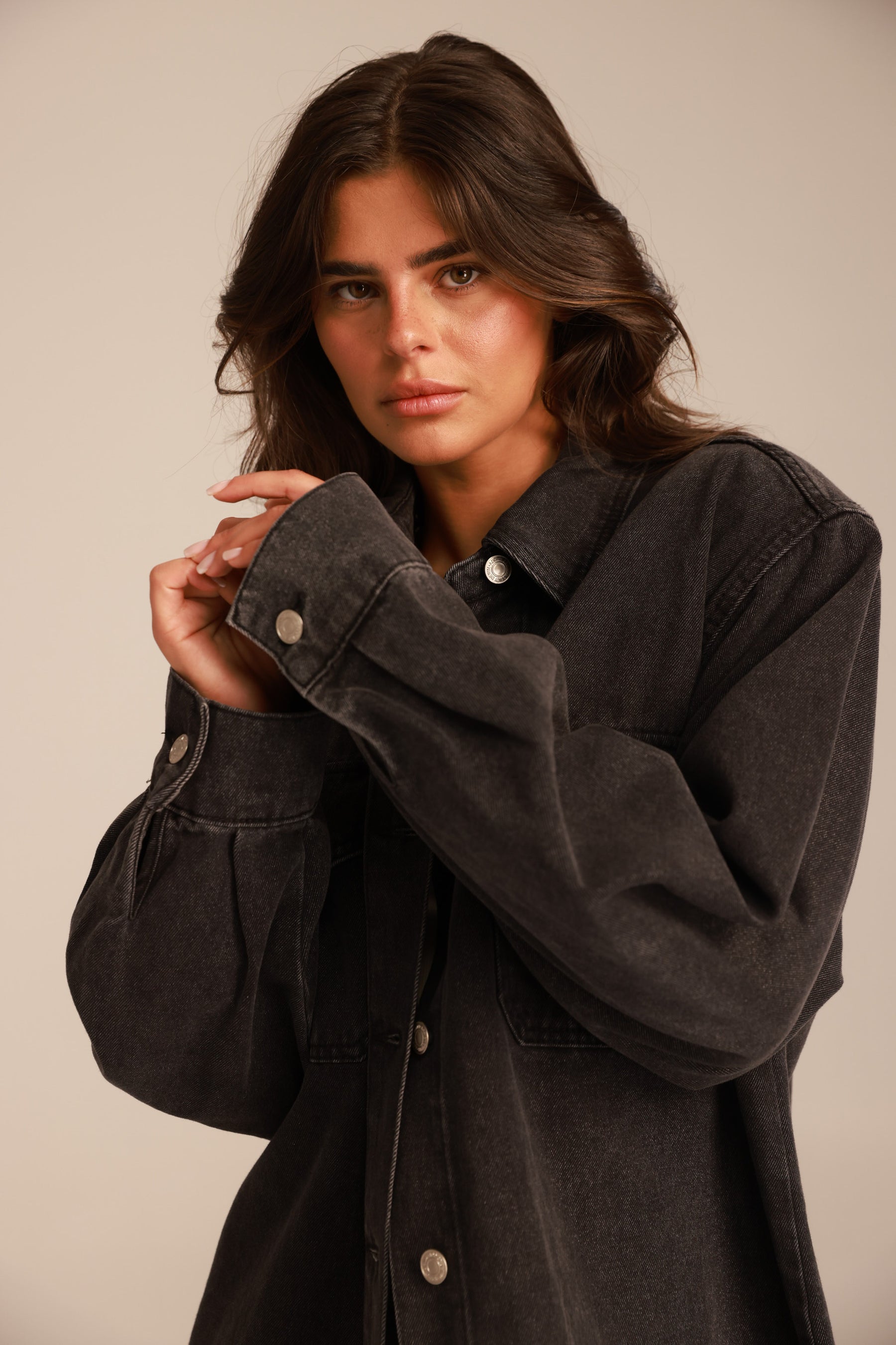 חולצת ג'ינס היילי שחורה