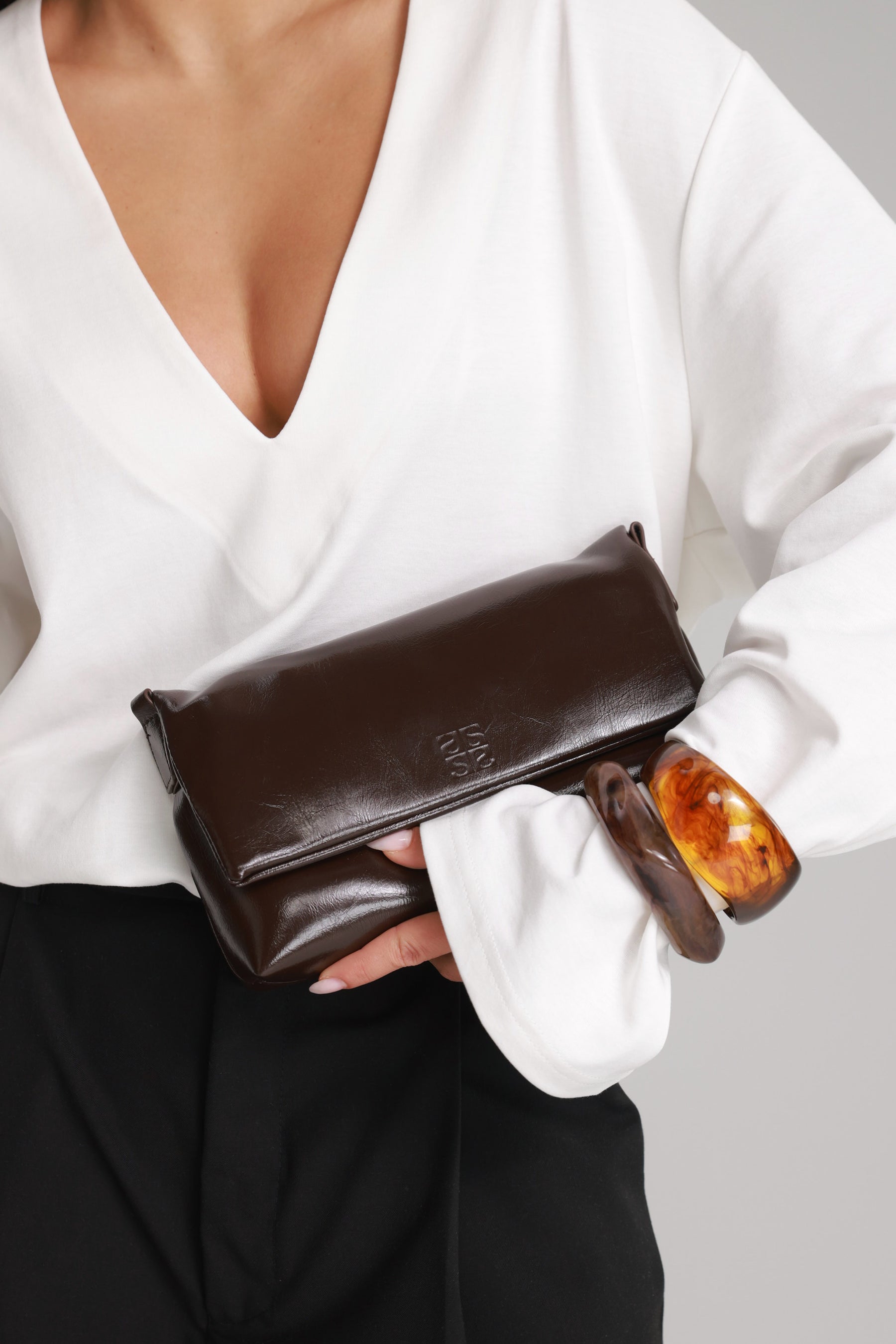 תיק ג'יל חום כהה