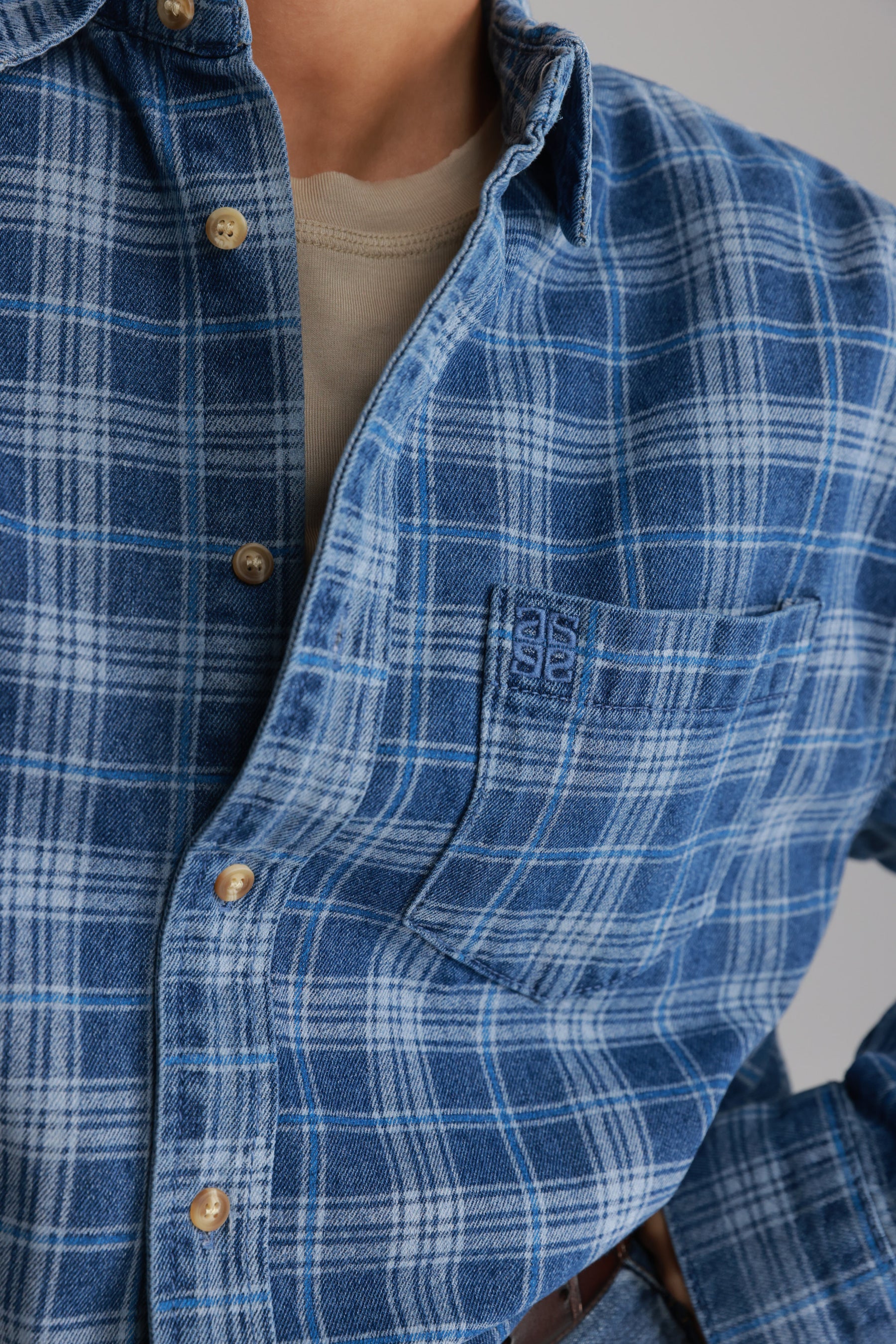 חולצת ג'וי מכופתרת ג'ינס כחול כהה