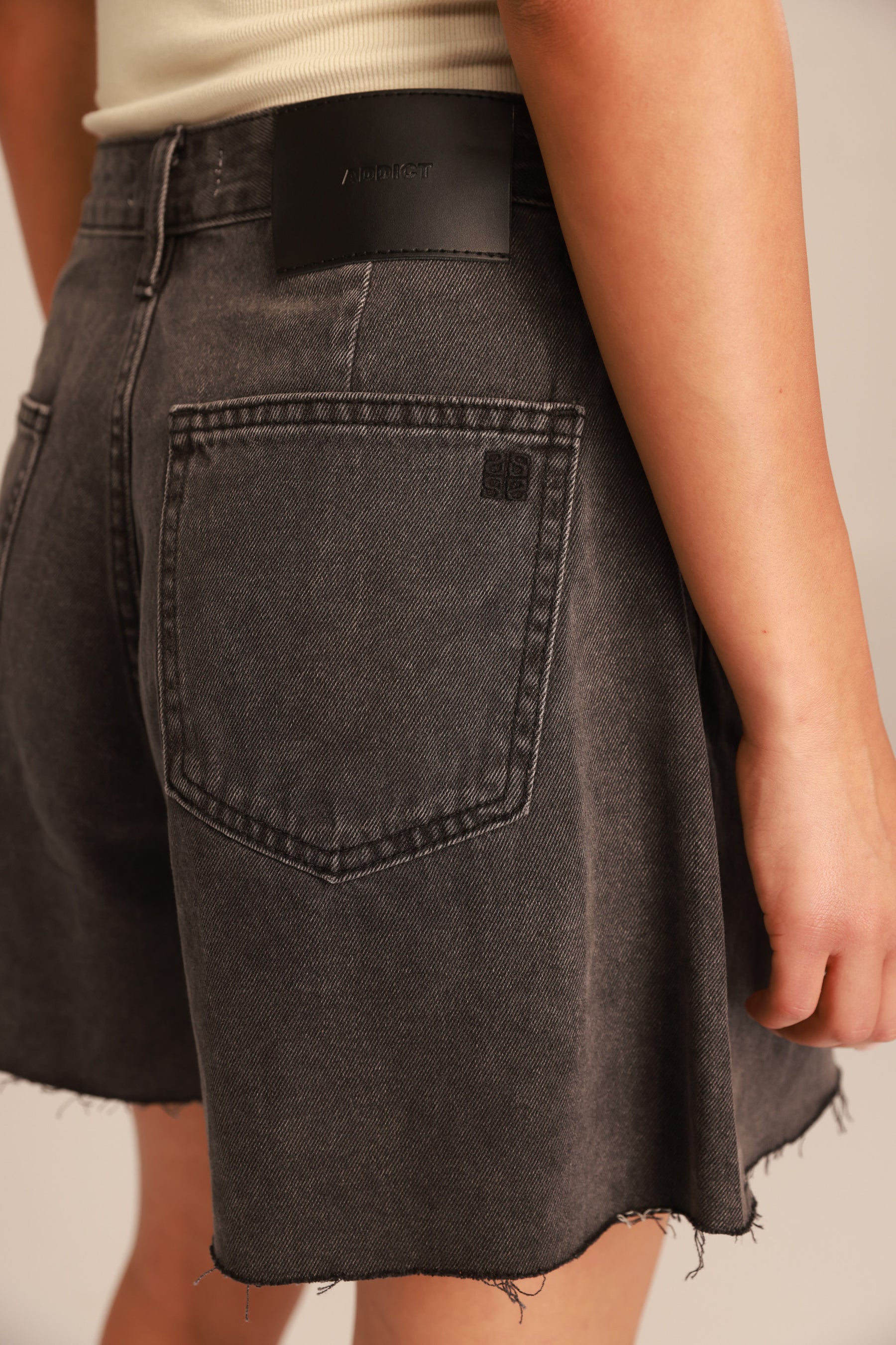 ג'ינס קצר לאונרדו שחור