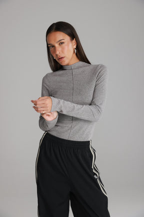 חולצת קרוליין אפורה