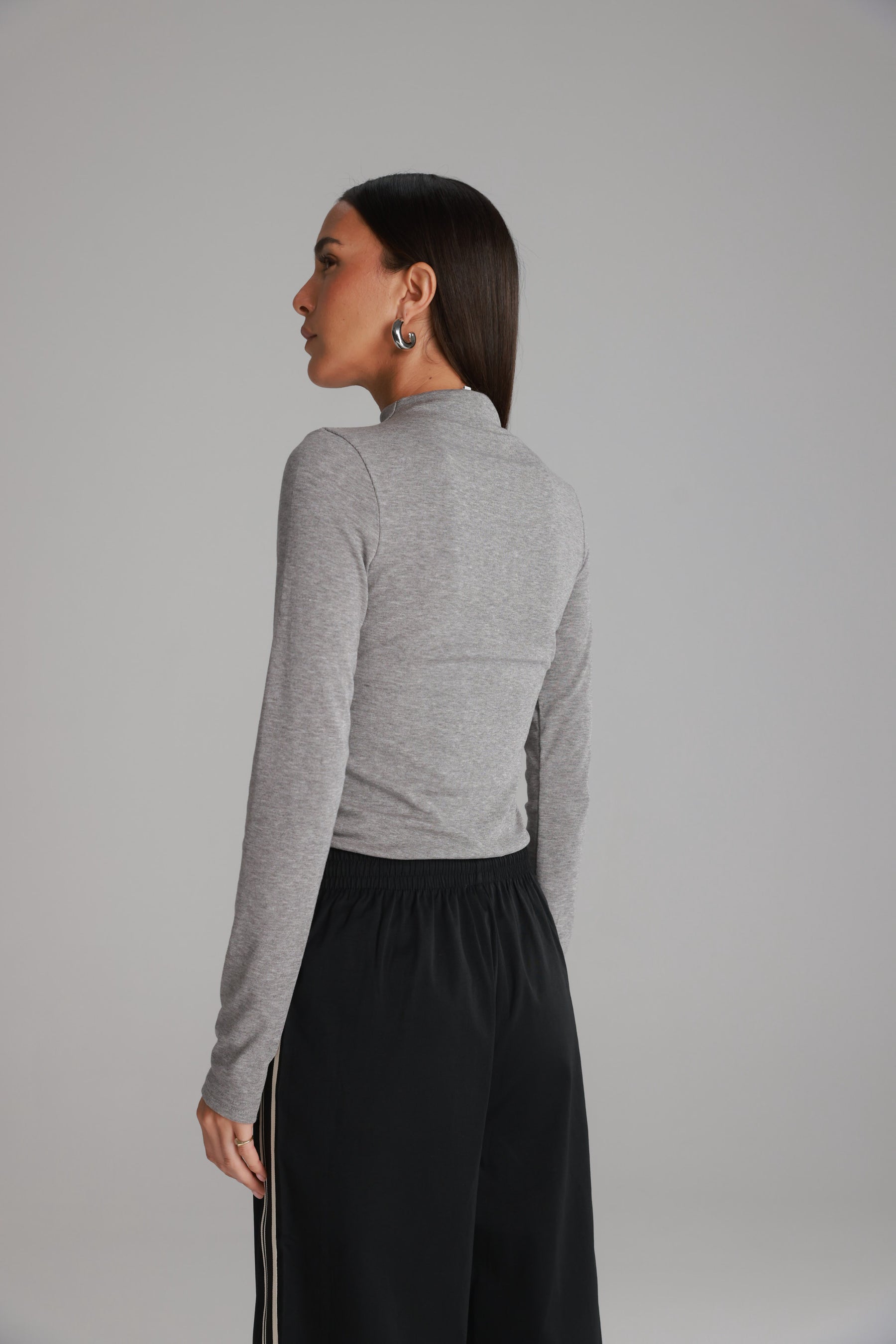 חולצת קרוליין אפורה