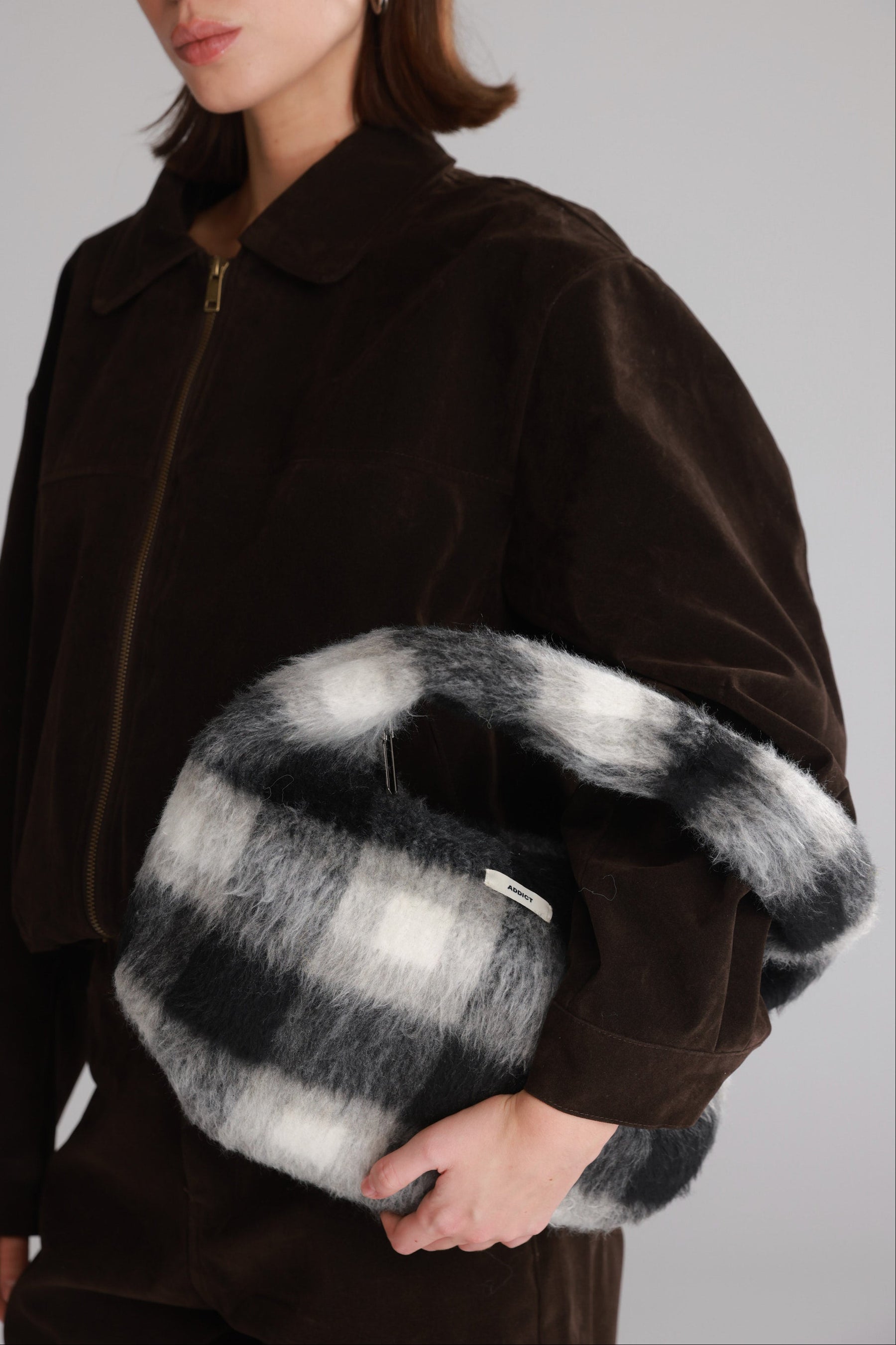 תיק איזבל משבצות שחור