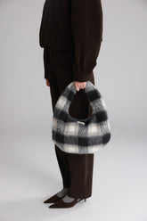 תיק איזבל משבצות שחור