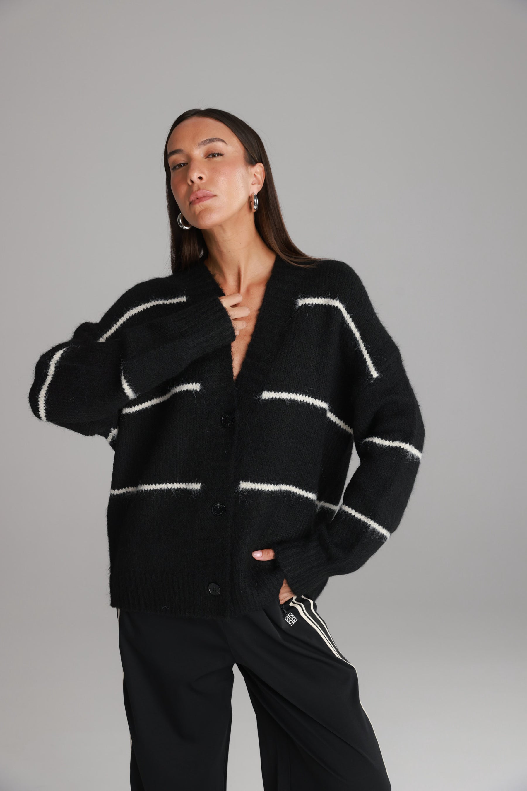 סוודר ארין שחור