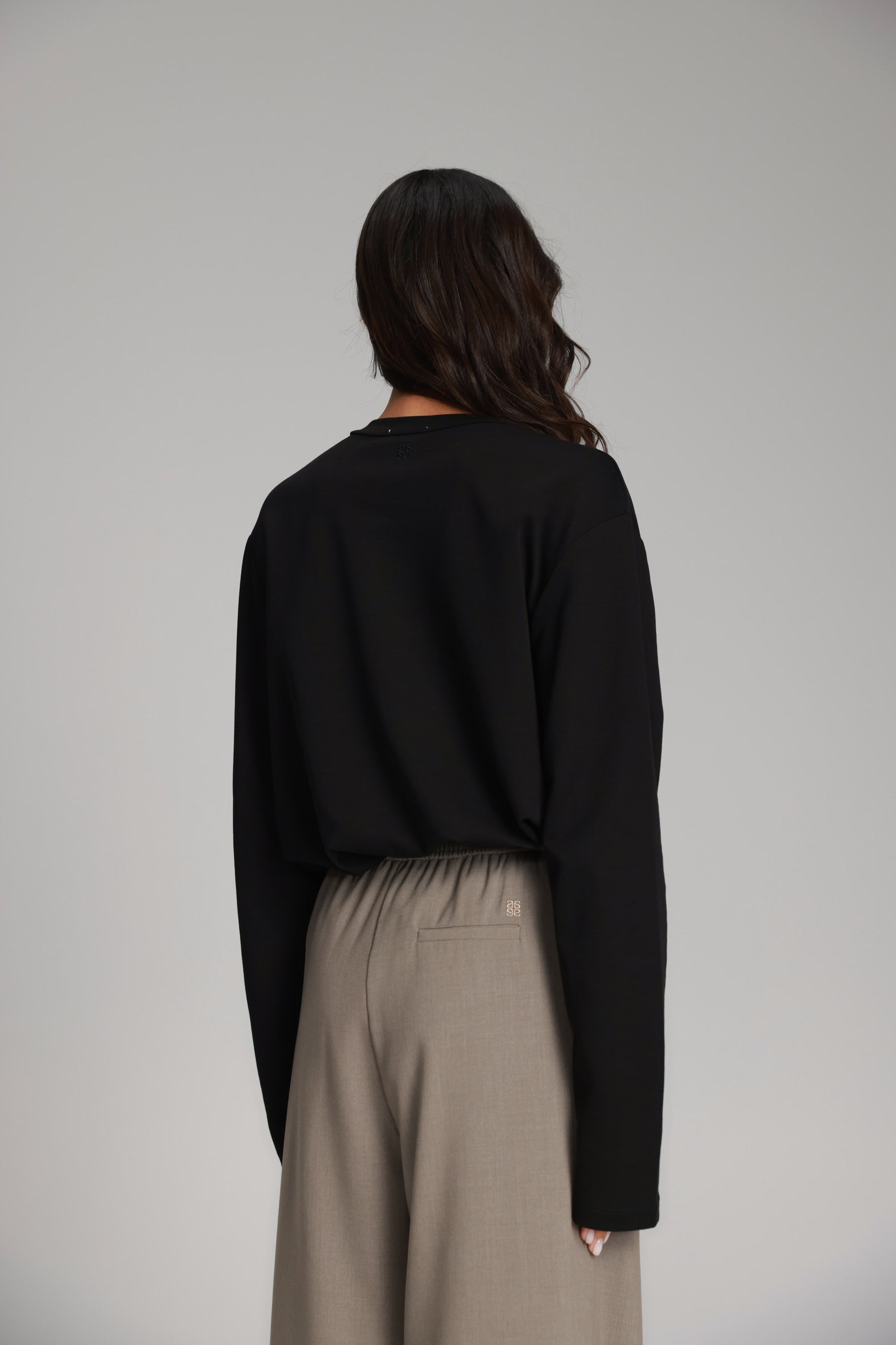 חולצת אמי שחורה