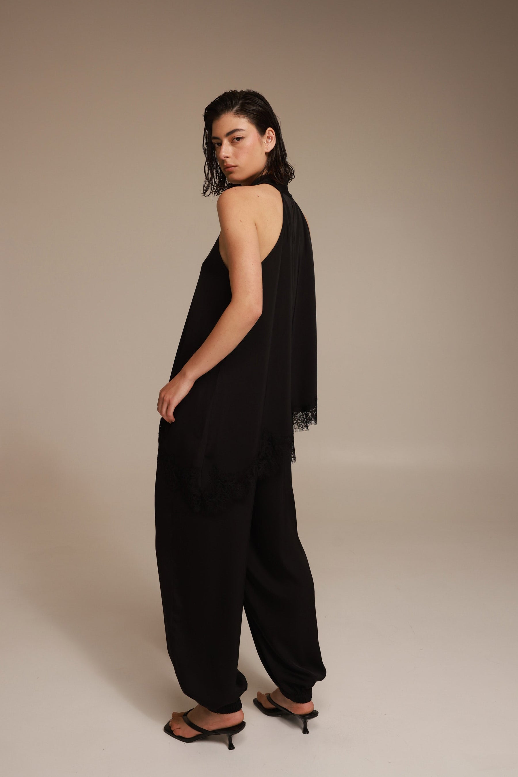 גופיית קולר סיאל שחורה