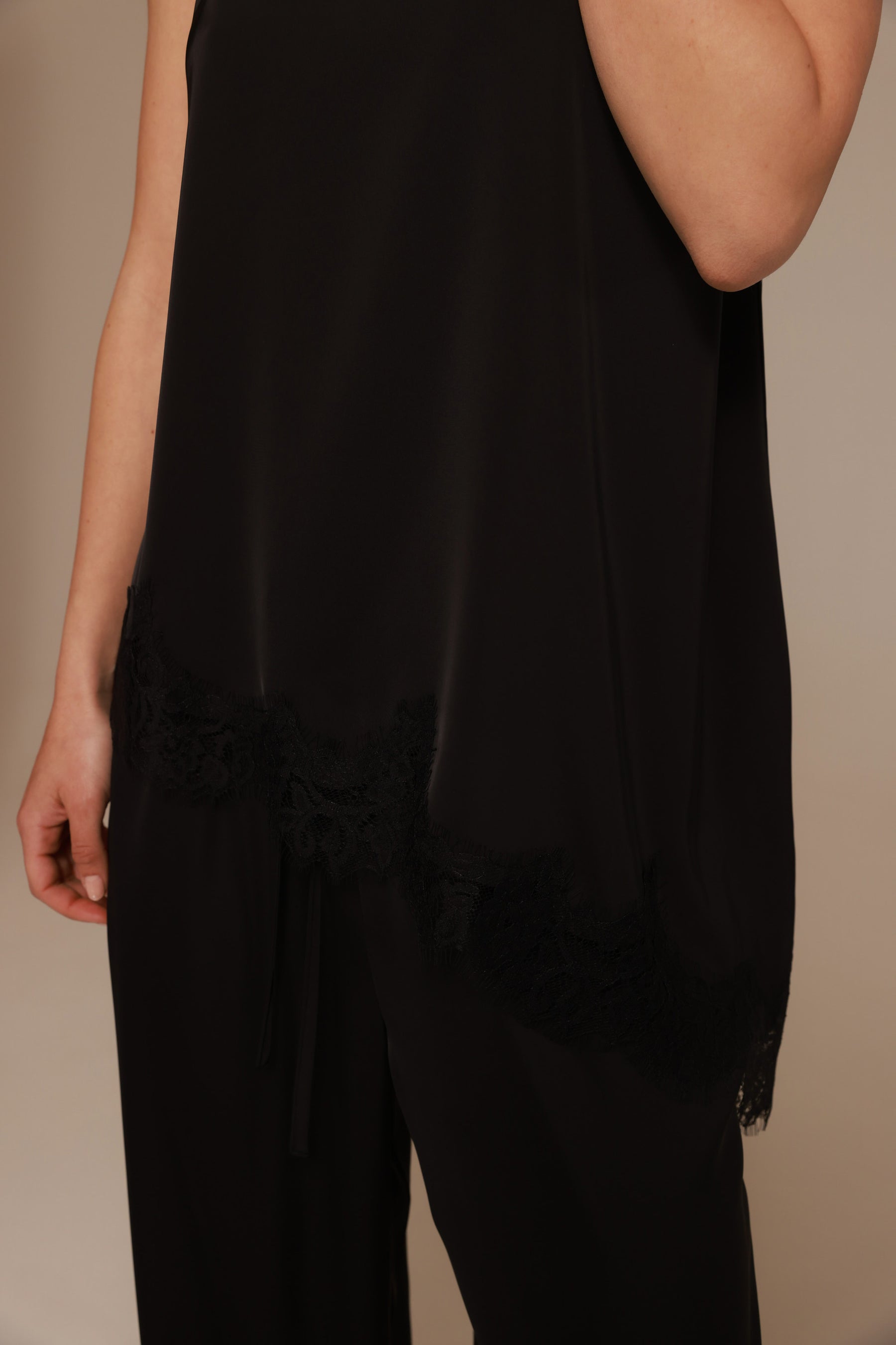 גופיית קולר סיאל שחורה