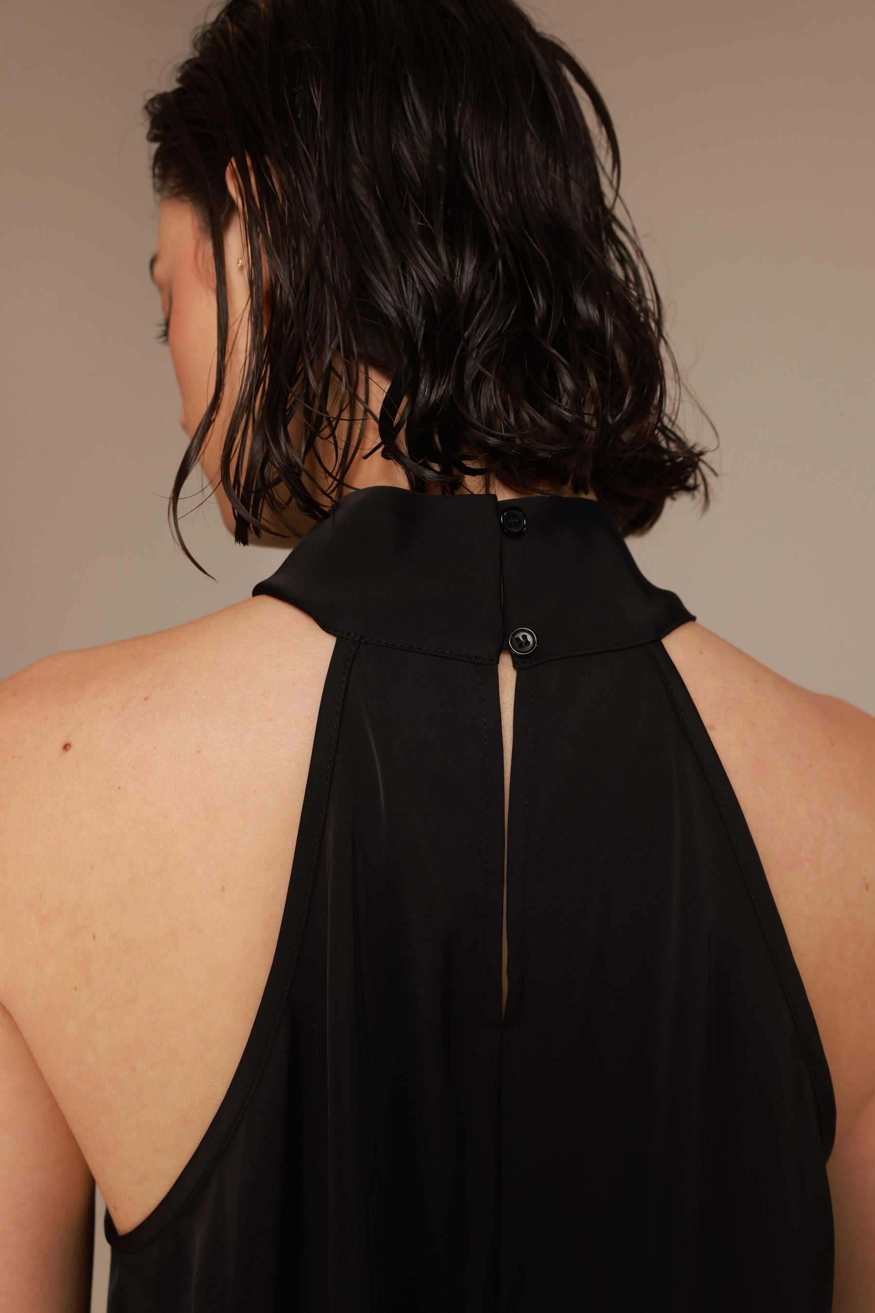 גופיית קולר סיאל שחורה