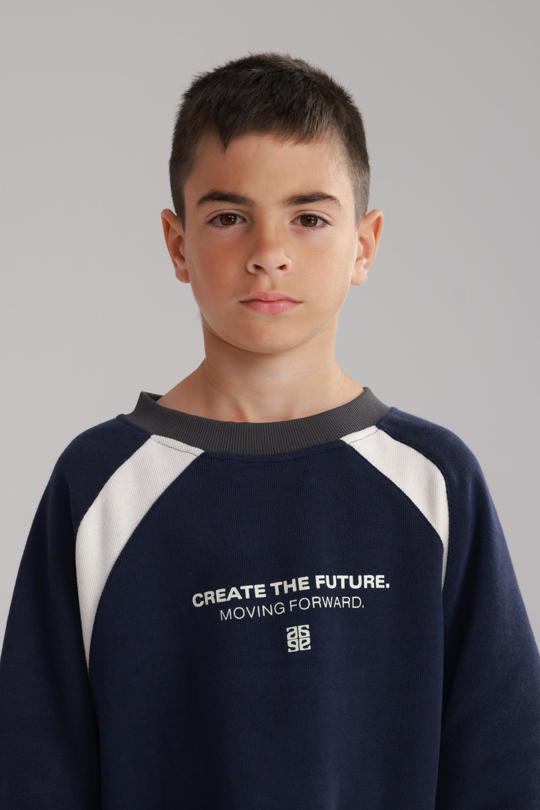 חליפת ג'ונס נייבי