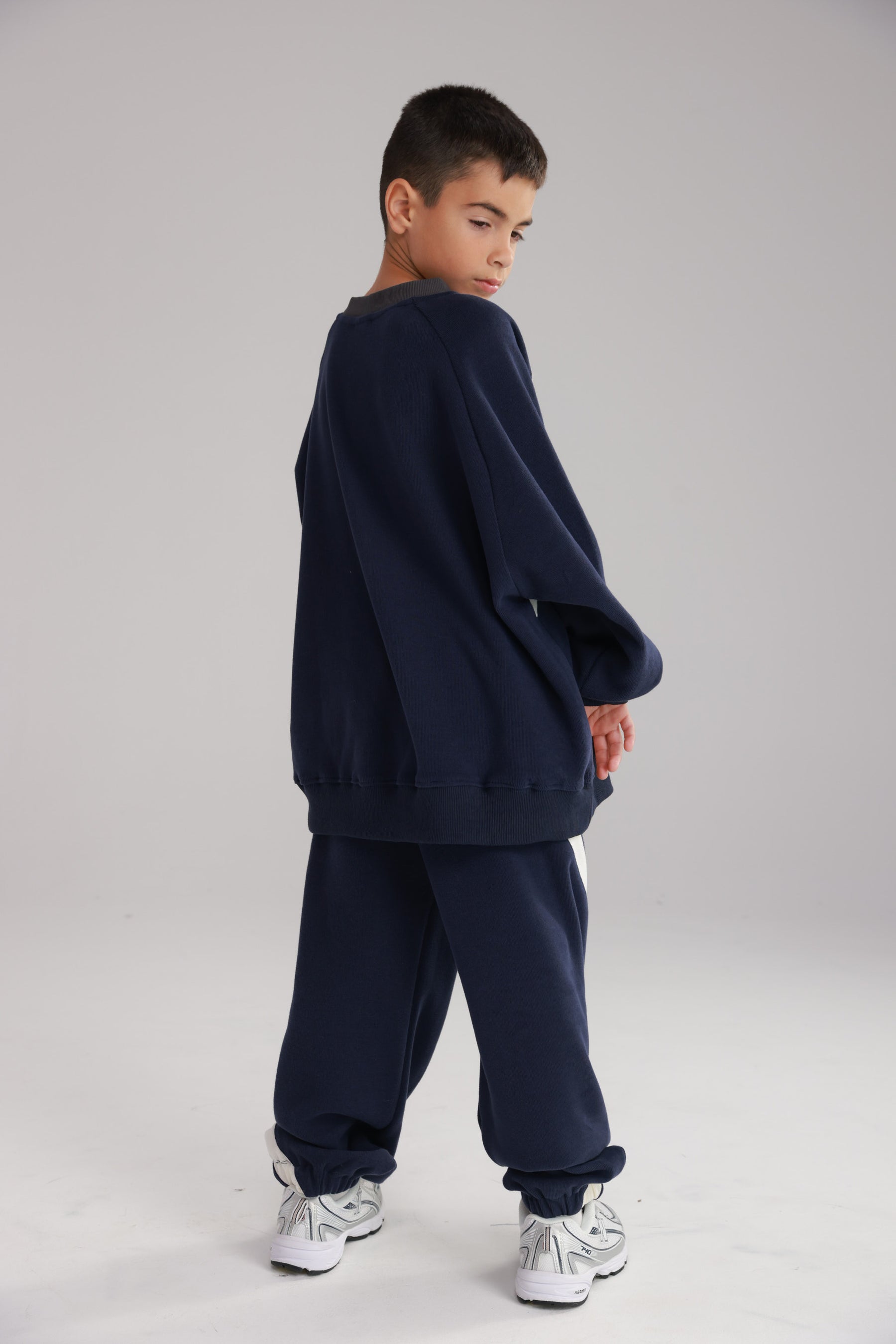 חליפת ג'ונס נייבי