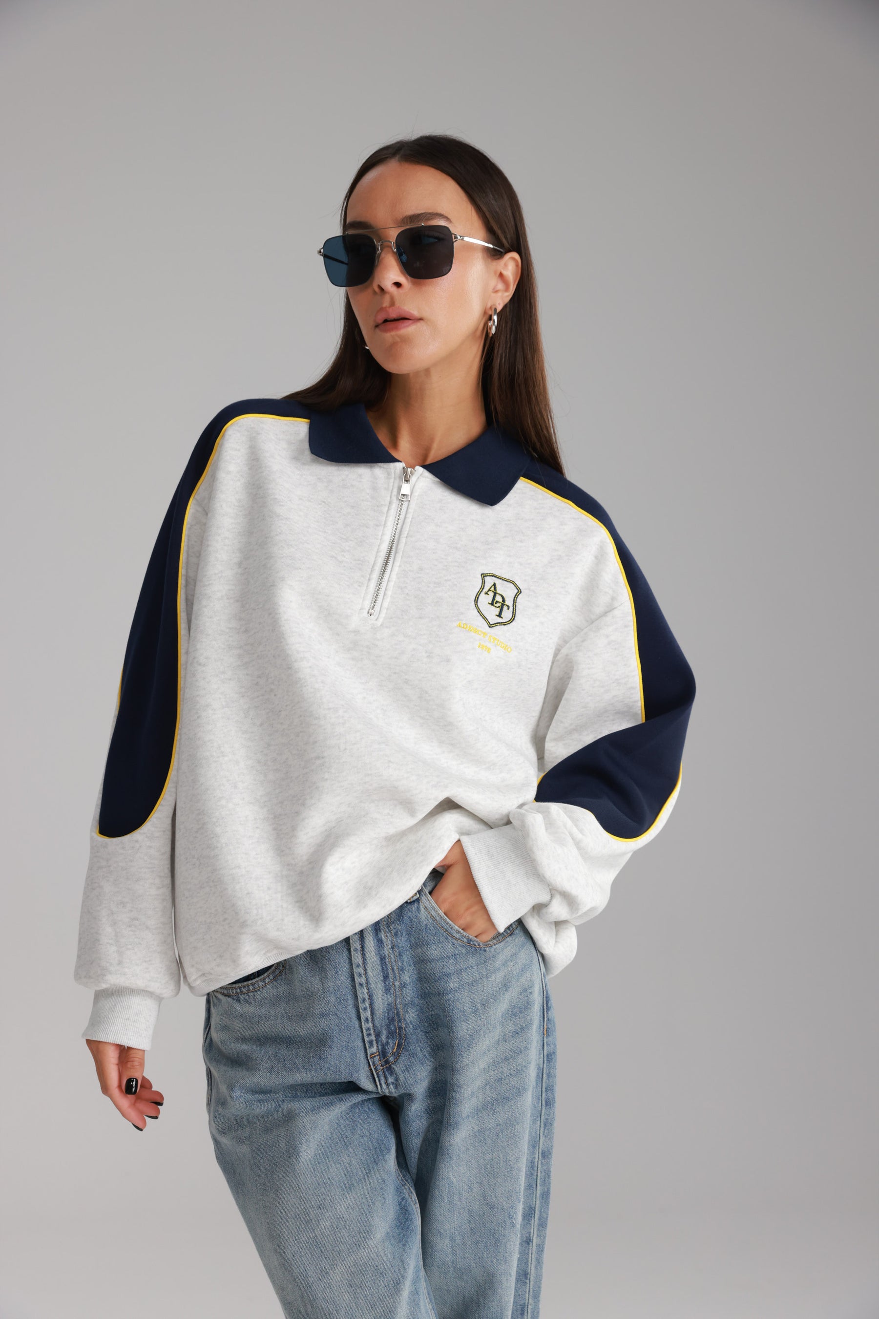 סוויטשירט מדלן אפור בהיר