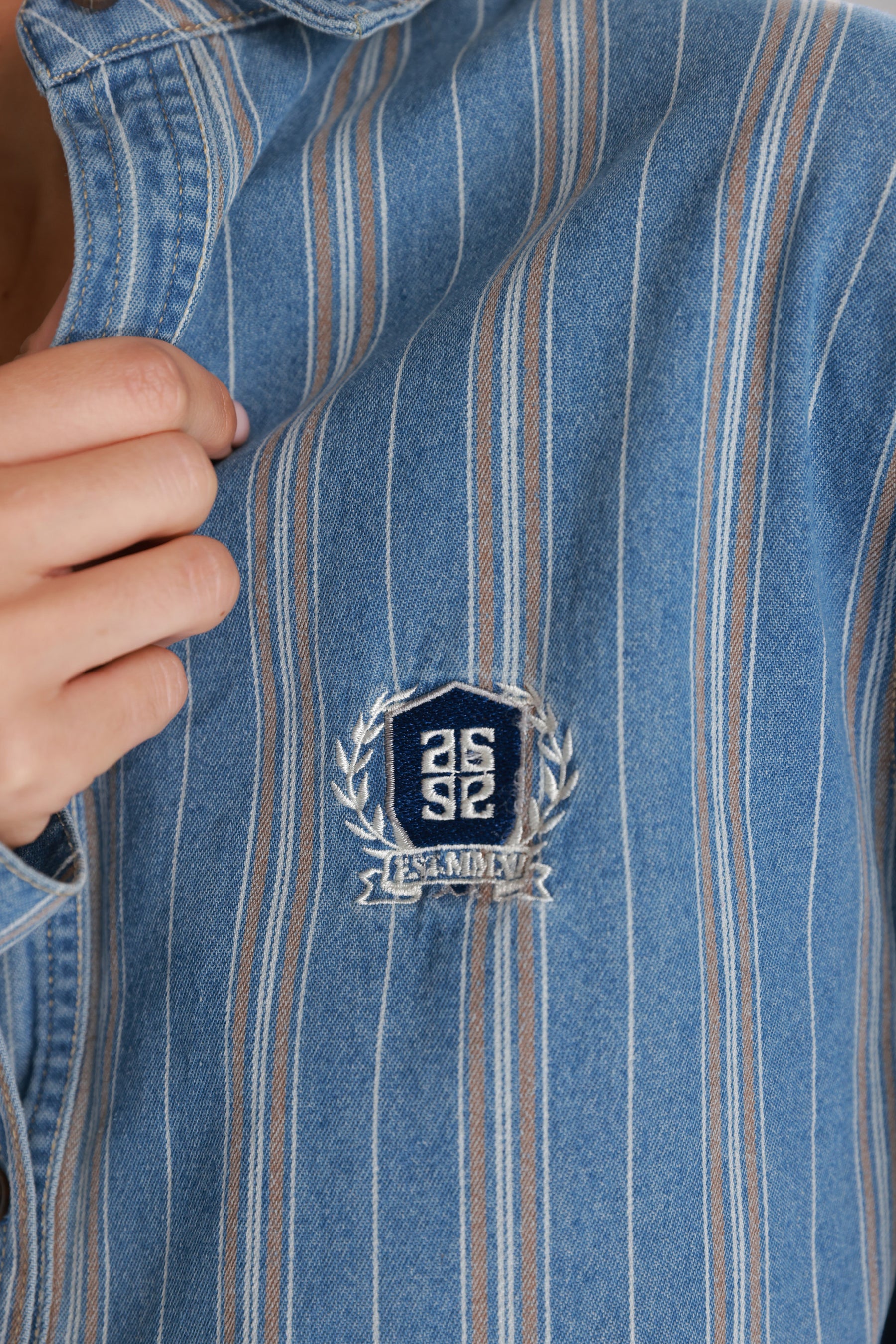 חולצת מתיאס מכופתרת ג'ינס