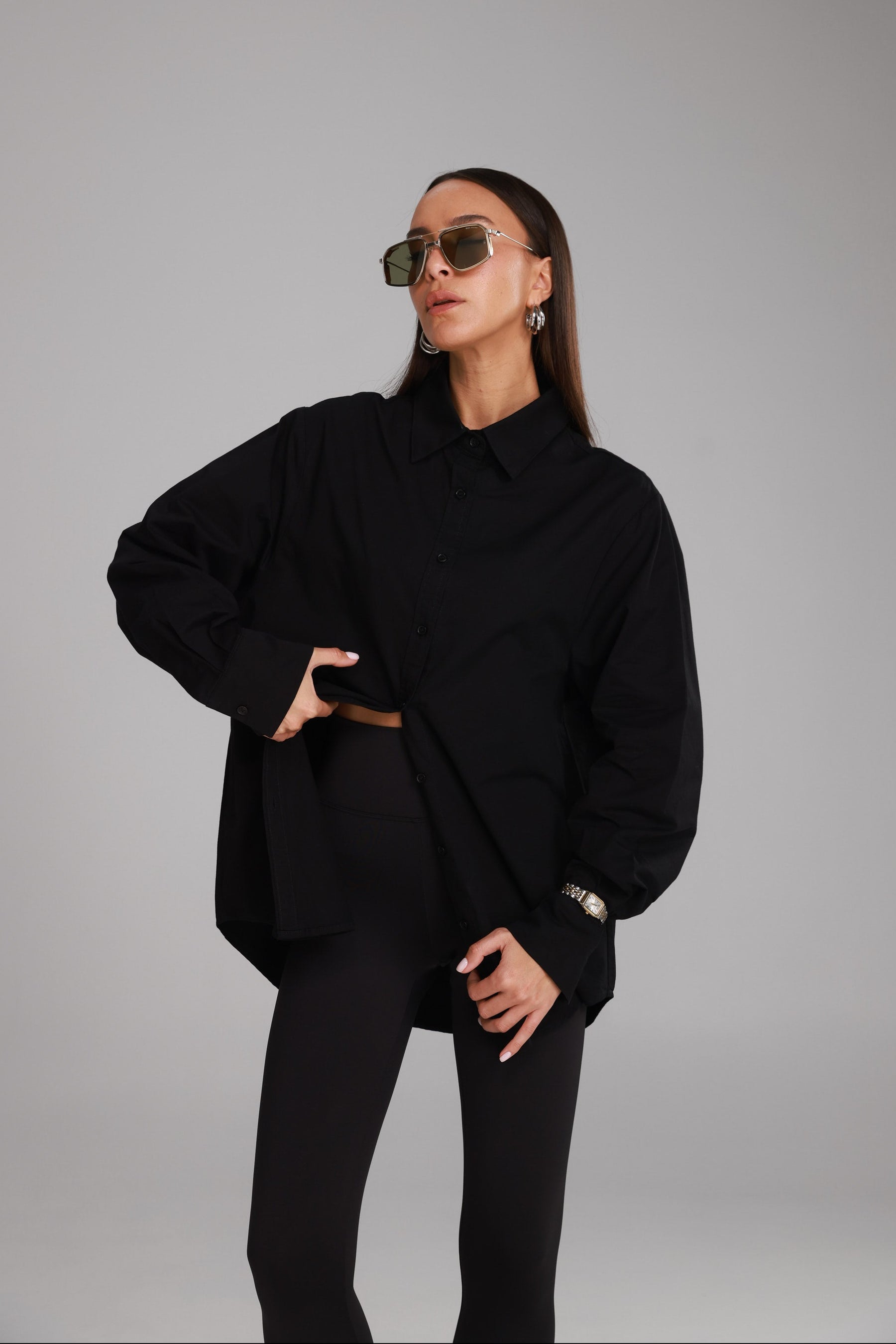 חולצת סופי מכופתרת שחורה