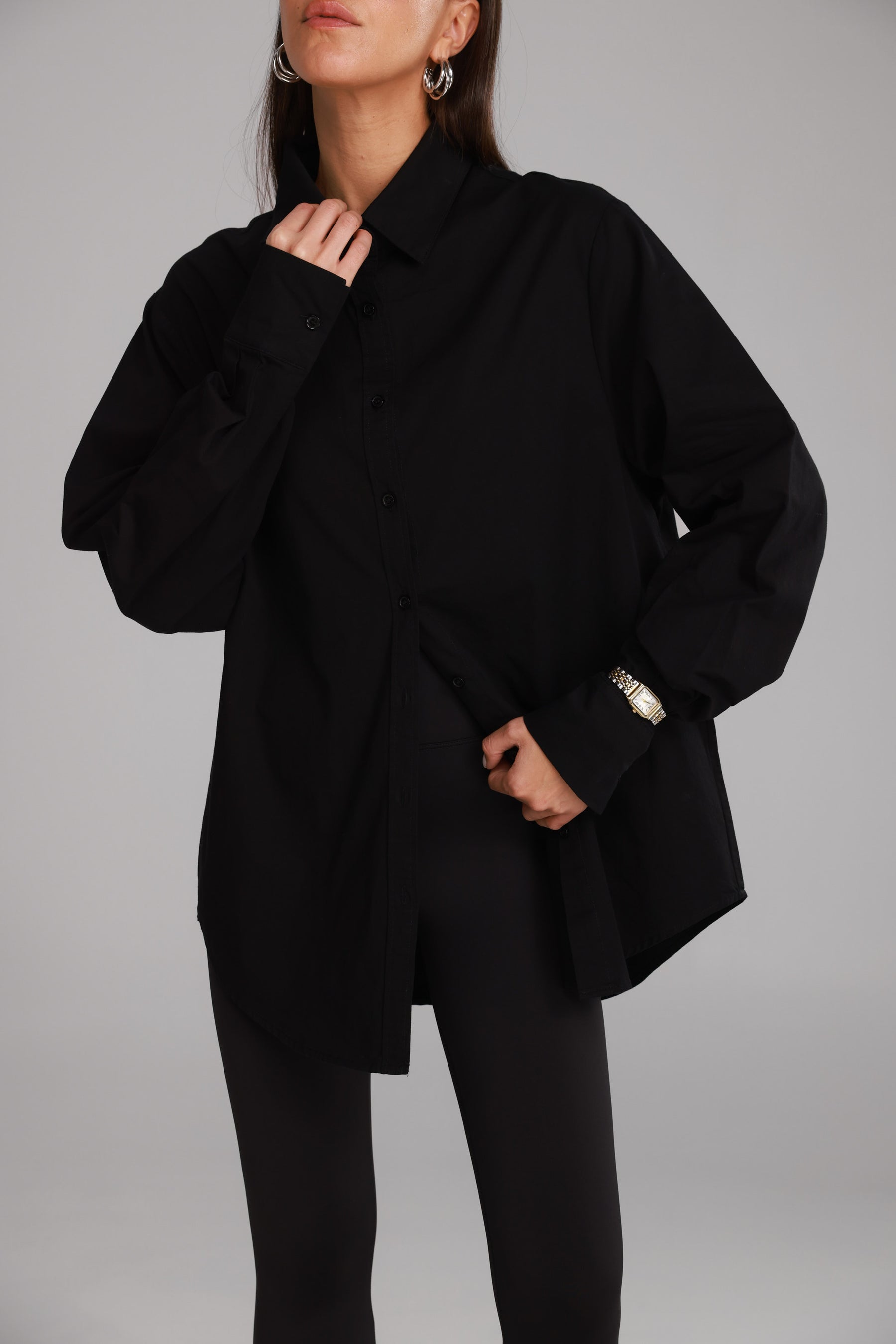 חולצת סופי מכופתרת שחורה