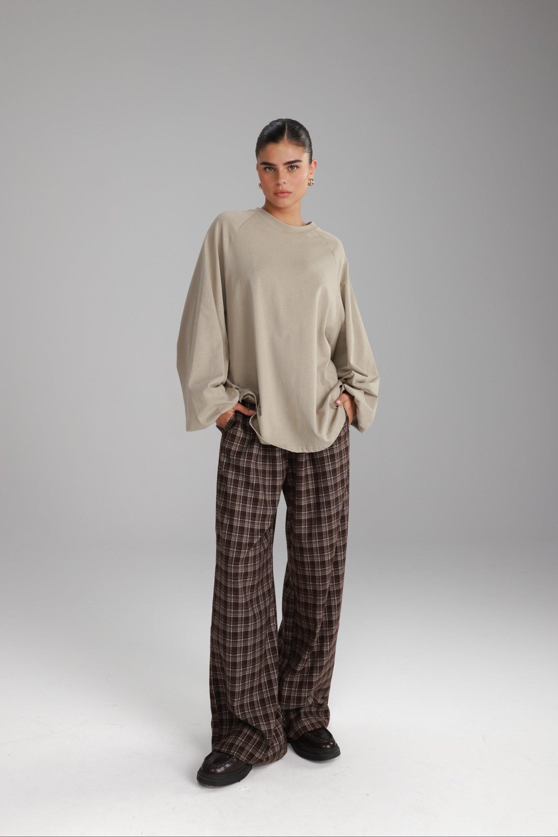 חולצת קיארה חאקי בהיר