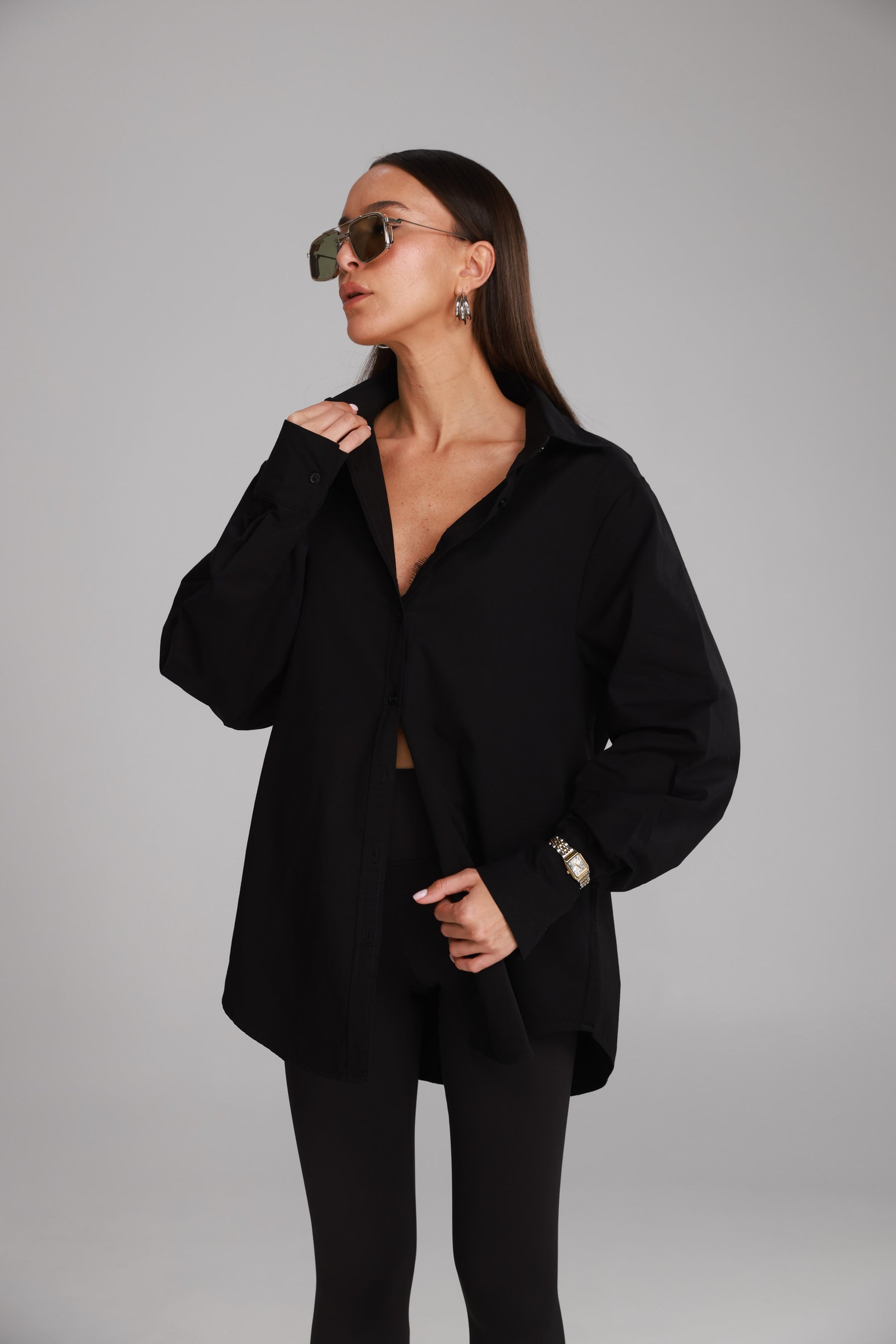 חולצת סופי מכופתרת שחורה