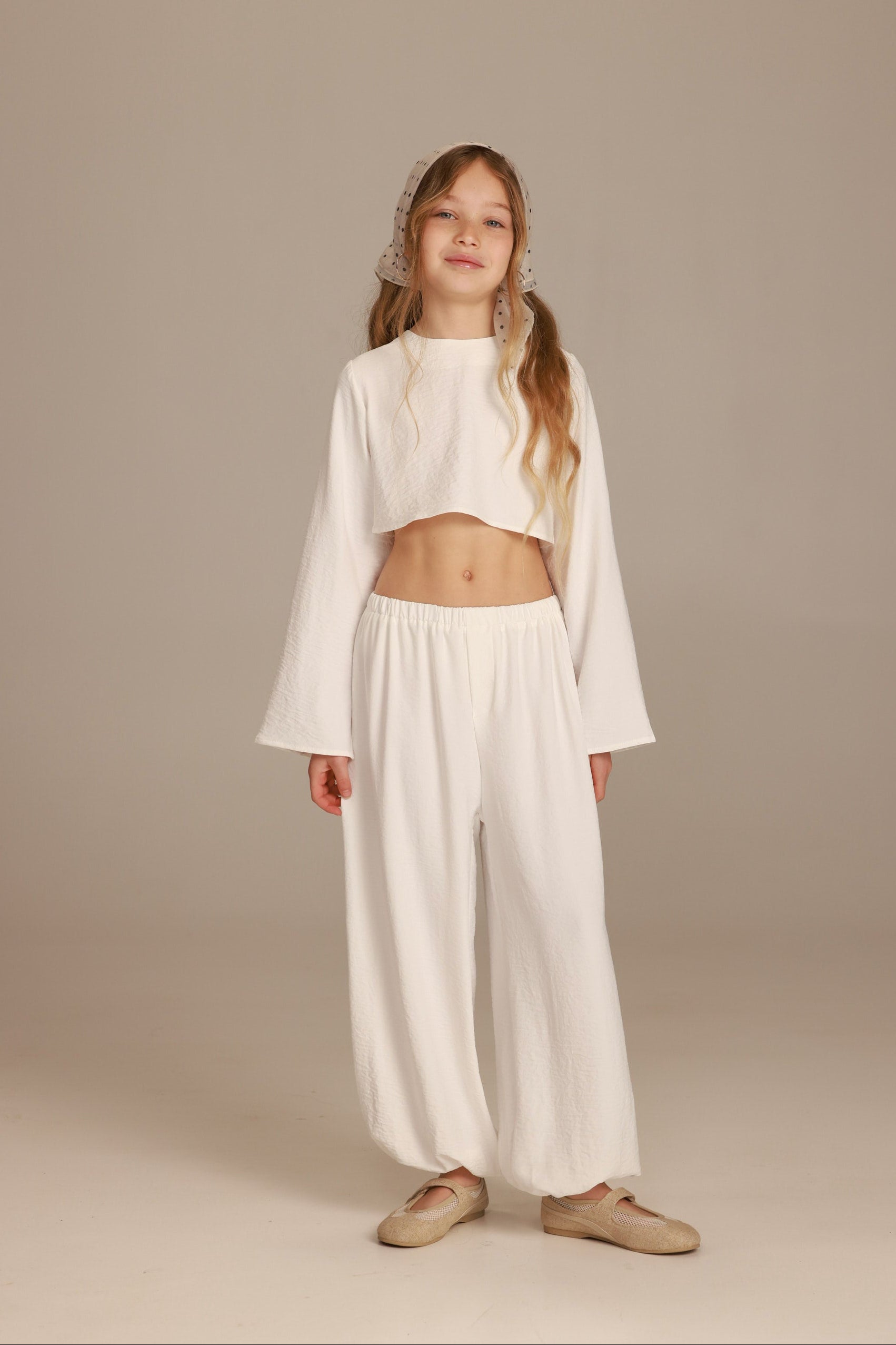 חליפת מיי לבנה