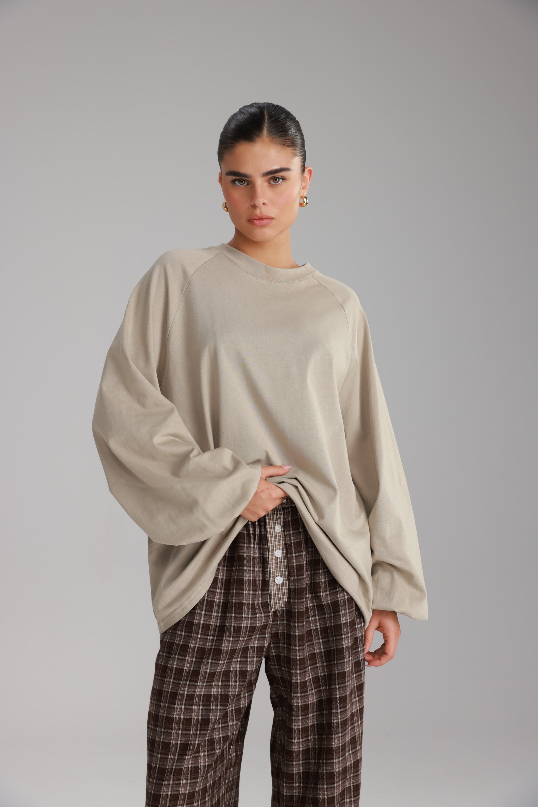 חולצת קיארה חאקי בהיר