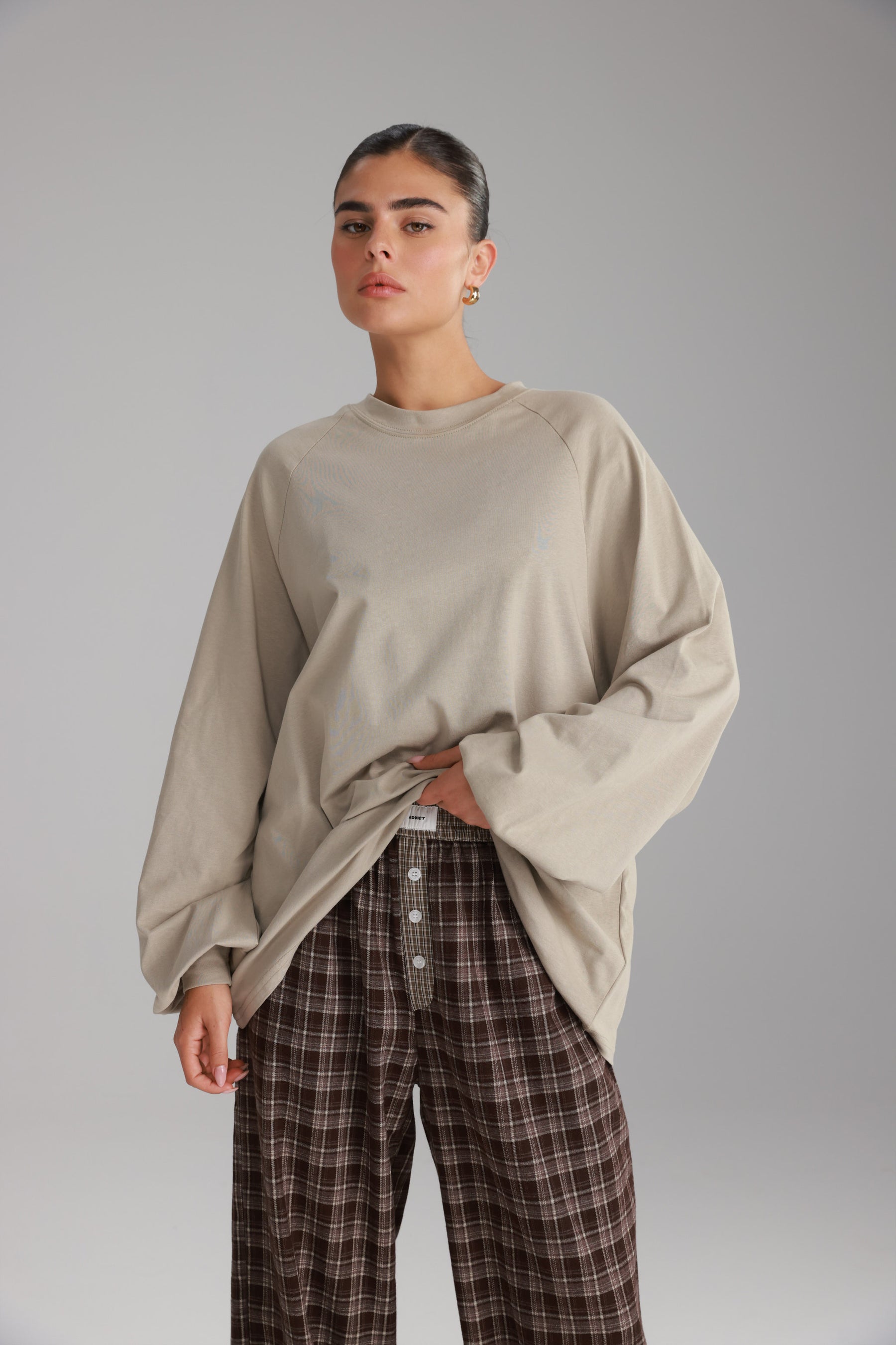 חולצת קיארה חאקי בהיר