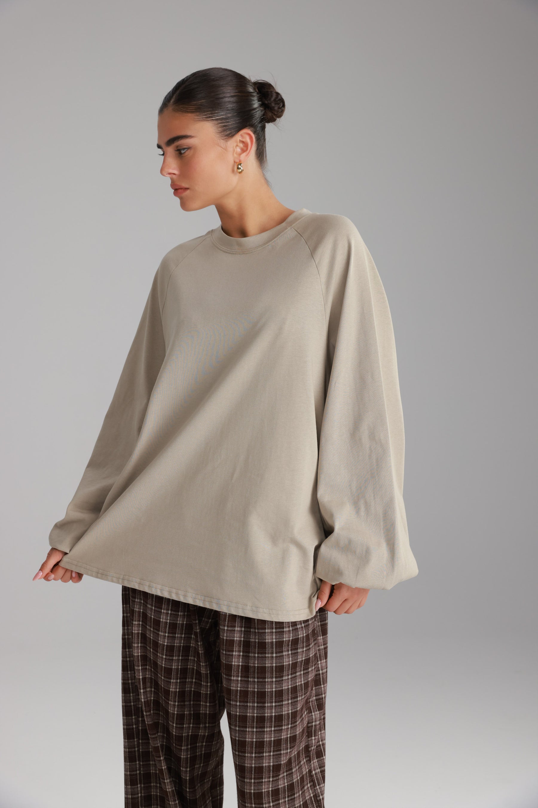 חולצת קיארה חאקי בהיר