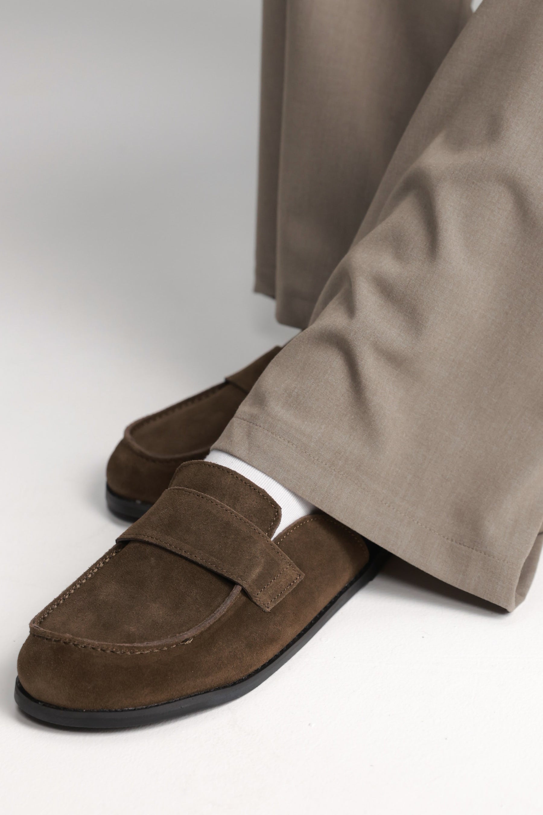 כפכפי ניקה חום כהה