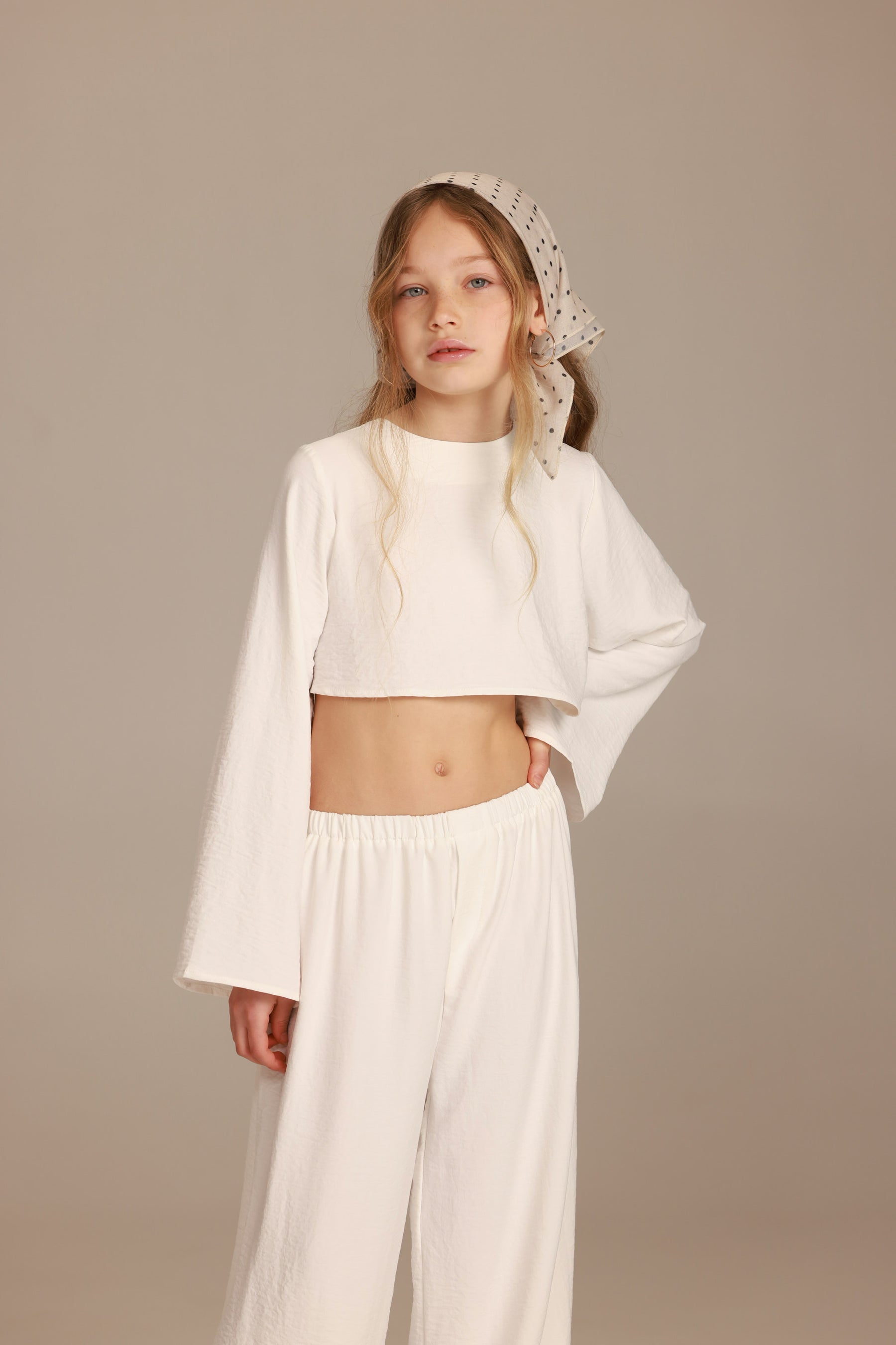 חליפת מיי לבנה