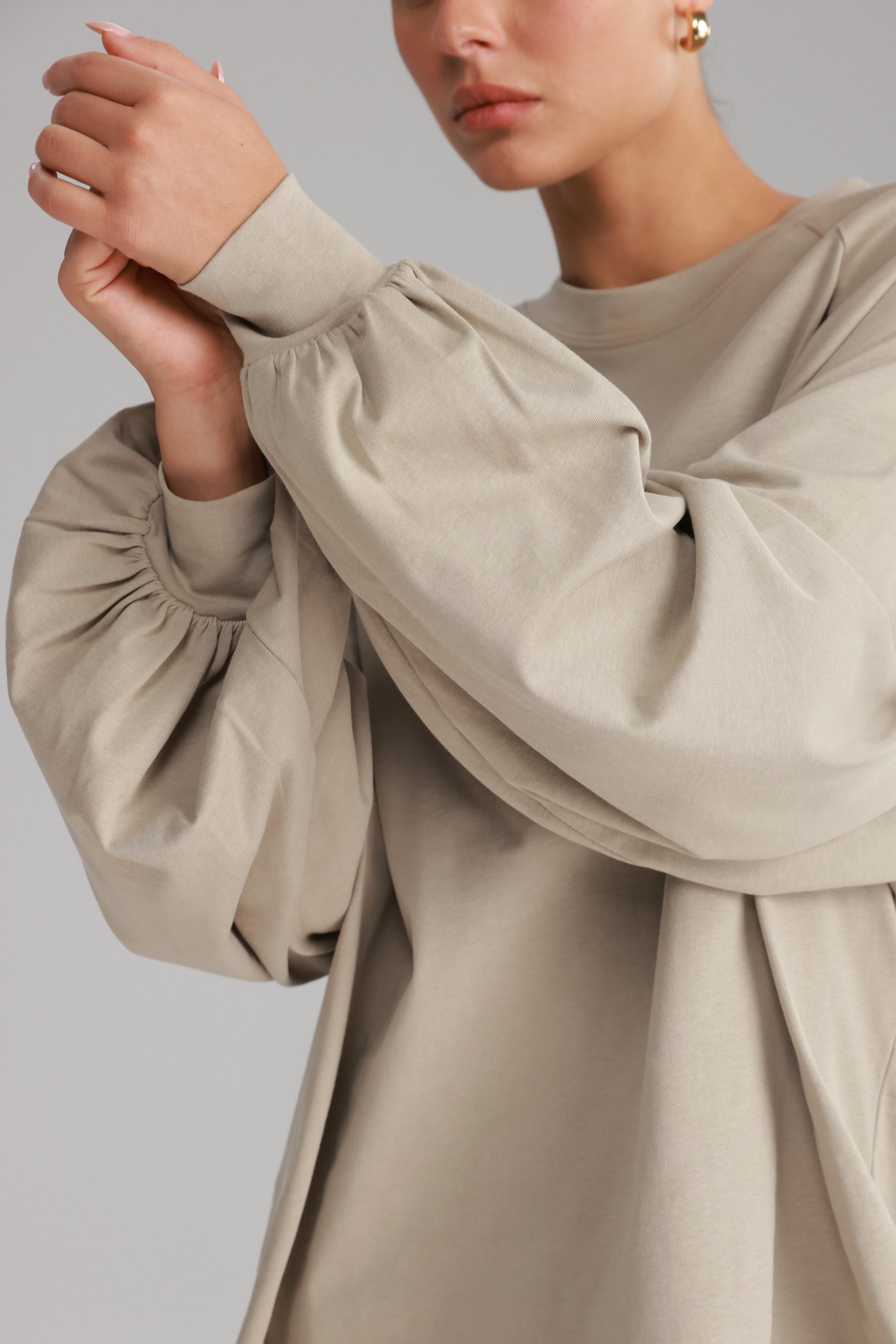 חולצת קיארה חאקי בהיר