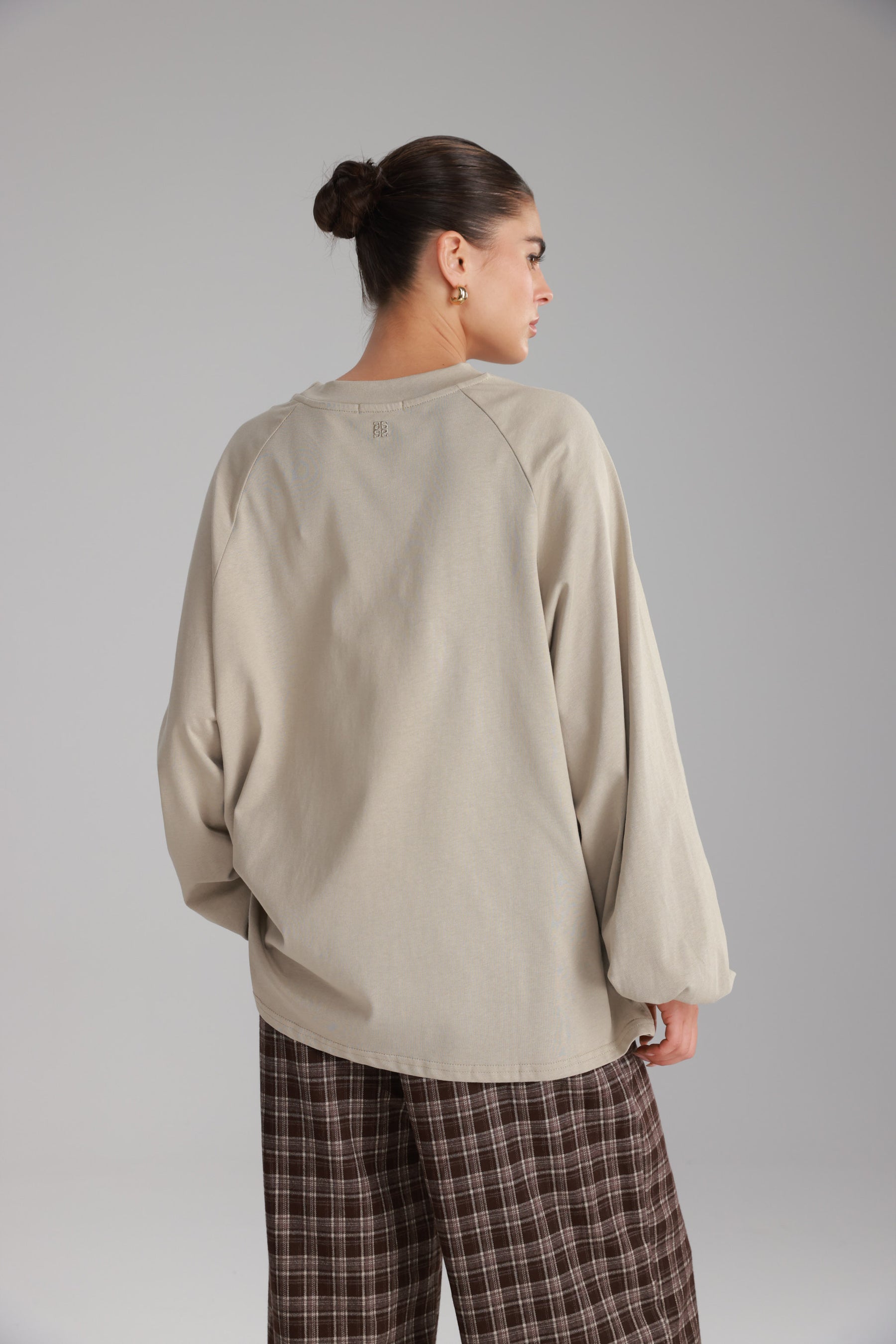 חולצת קיארה חאקי בהיר