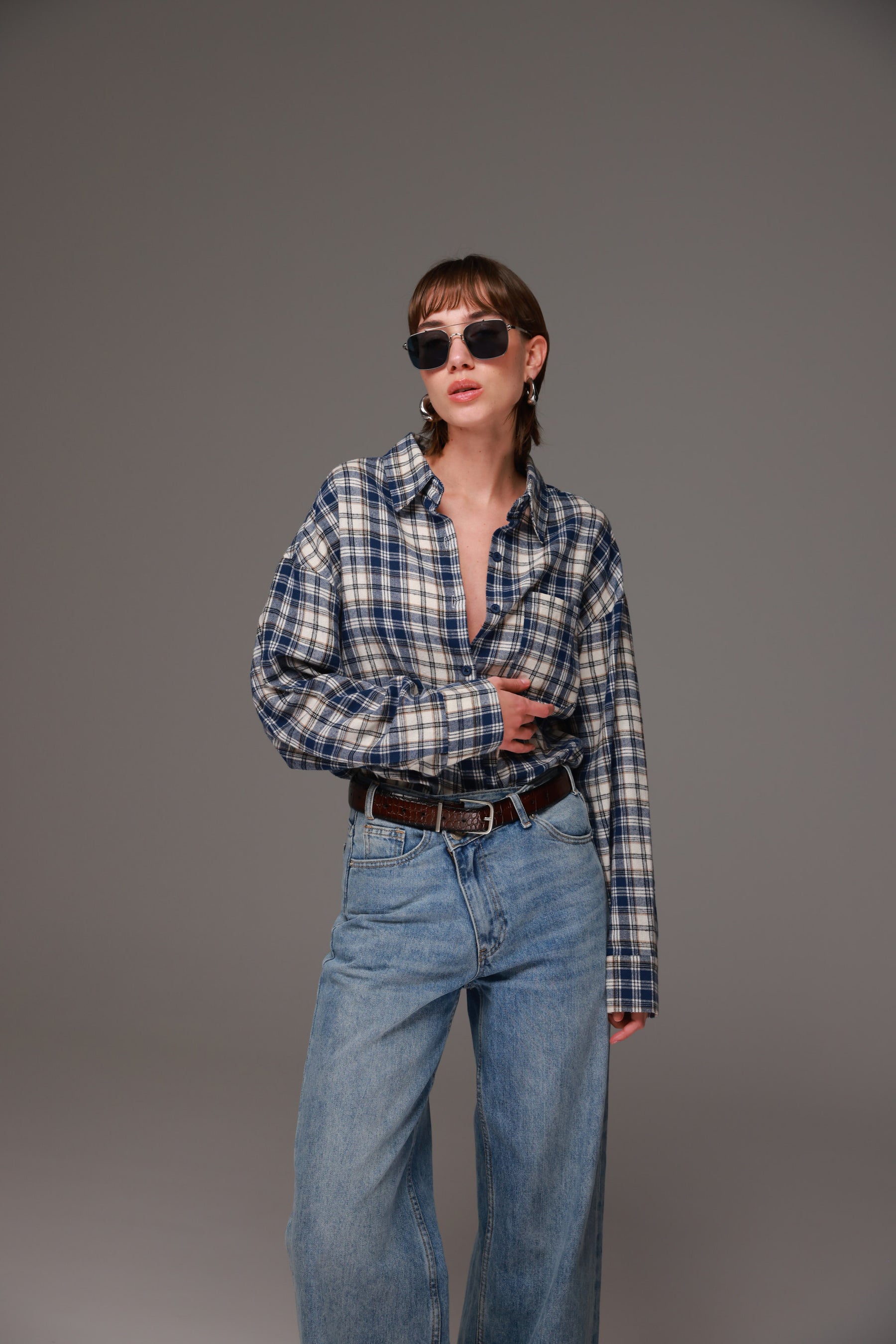 חולצת אביגיל מכופתרת כחולה