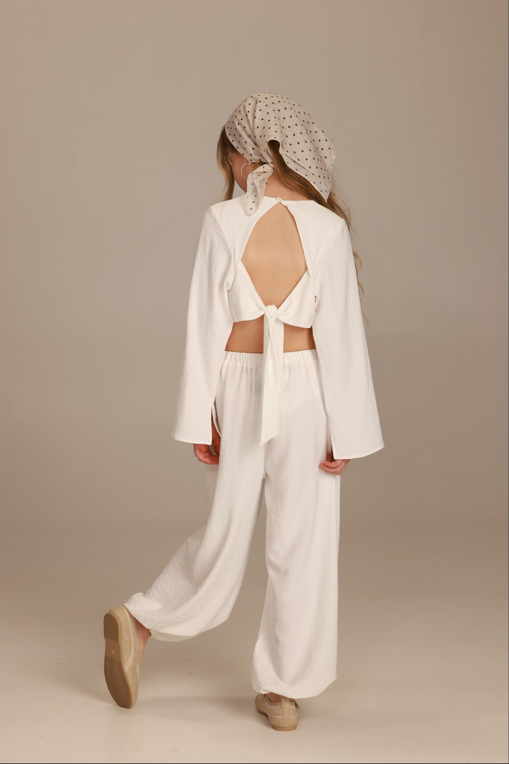 חליפת מיי לבנה