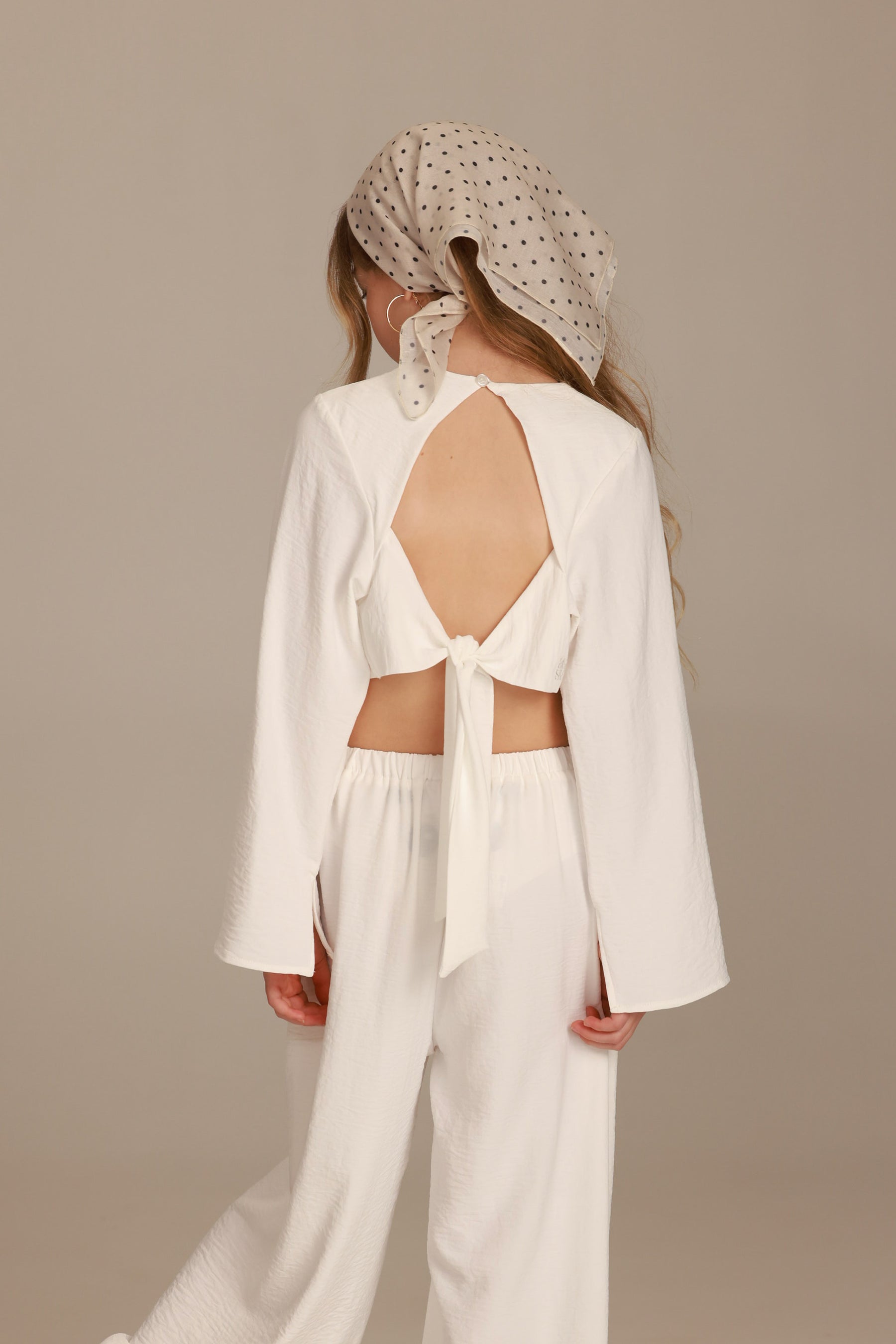 חליפת מיי לבנה