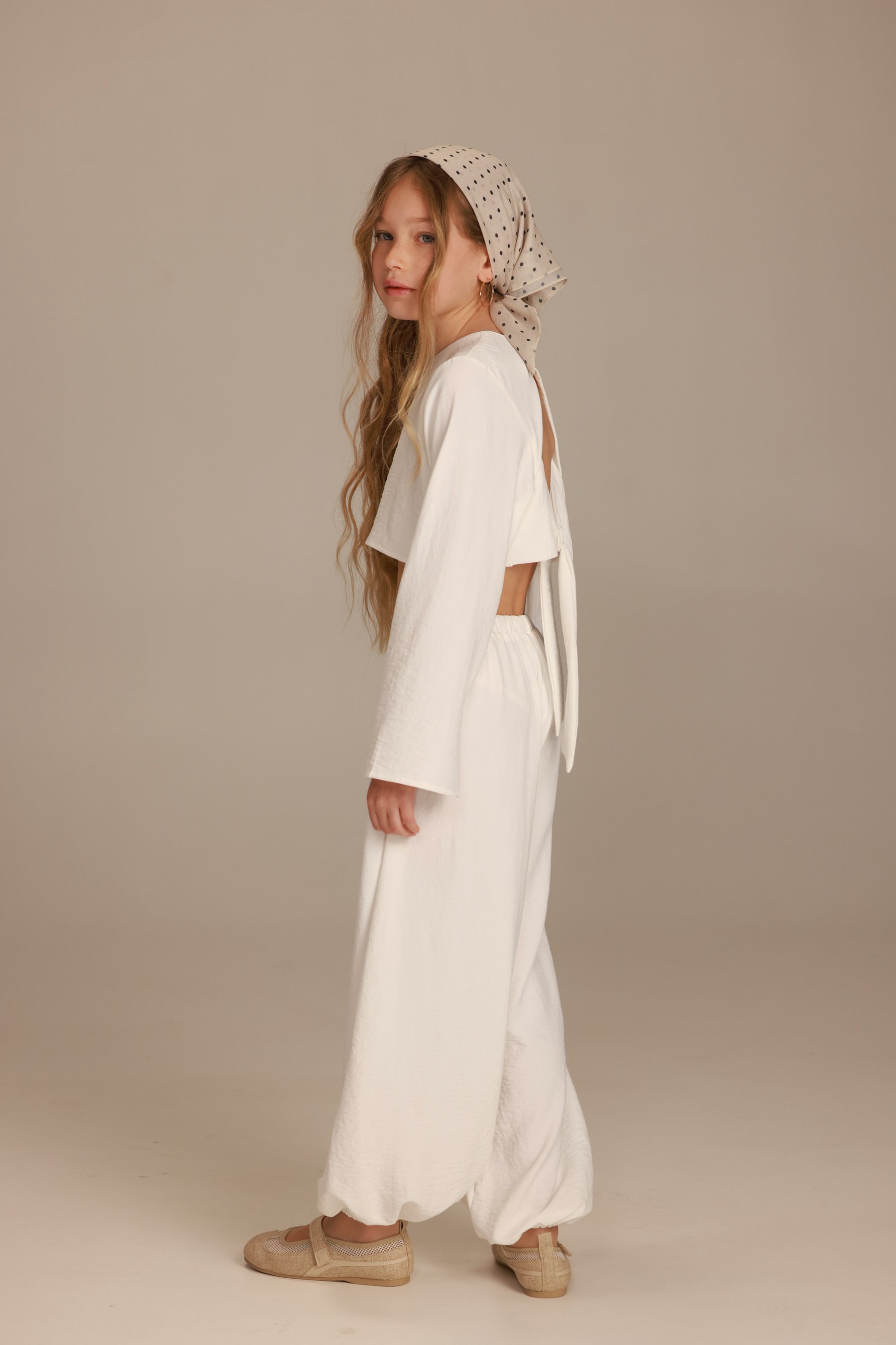 חליפת מיי לבנה