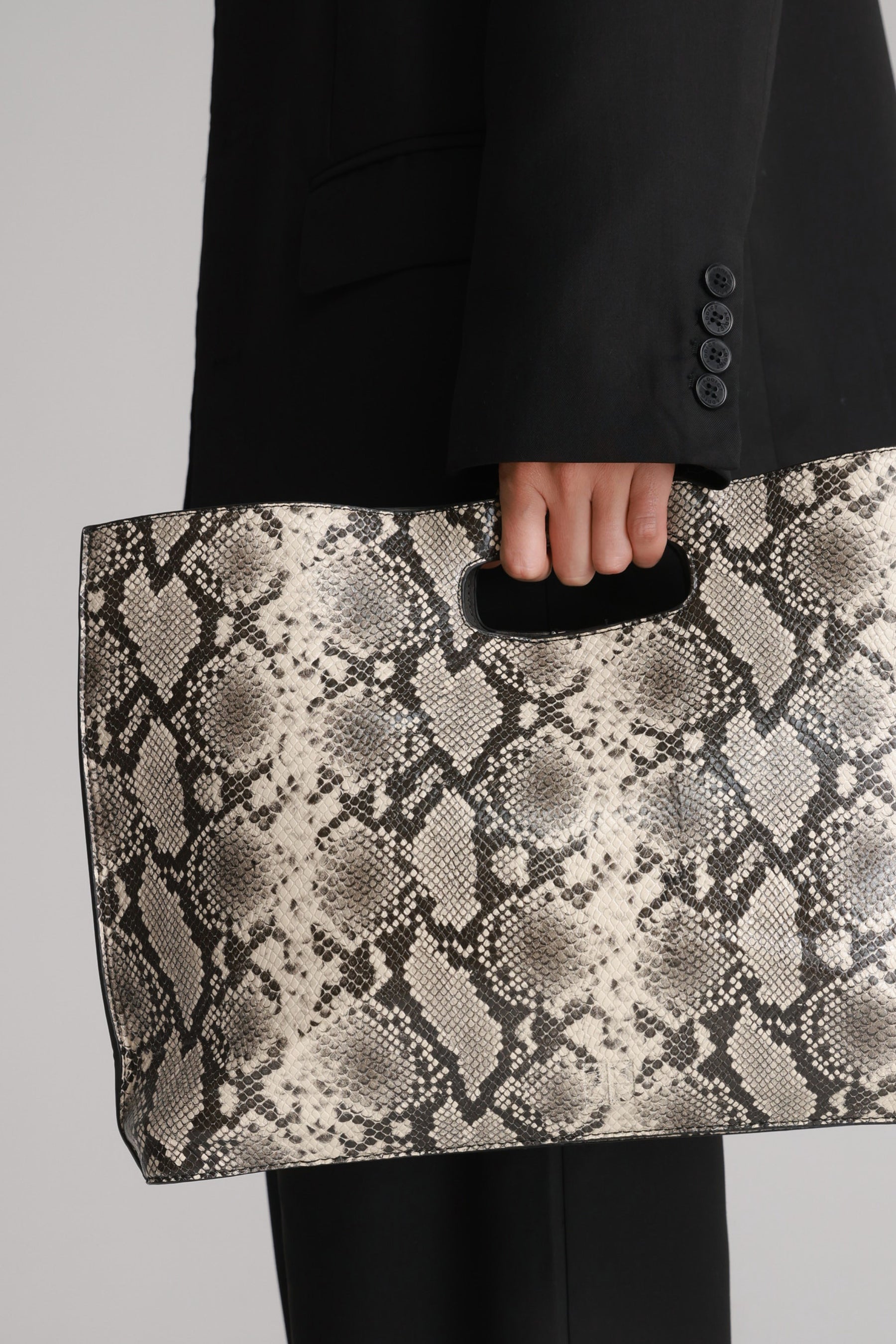 תיק אוליבר מנוחש גדול