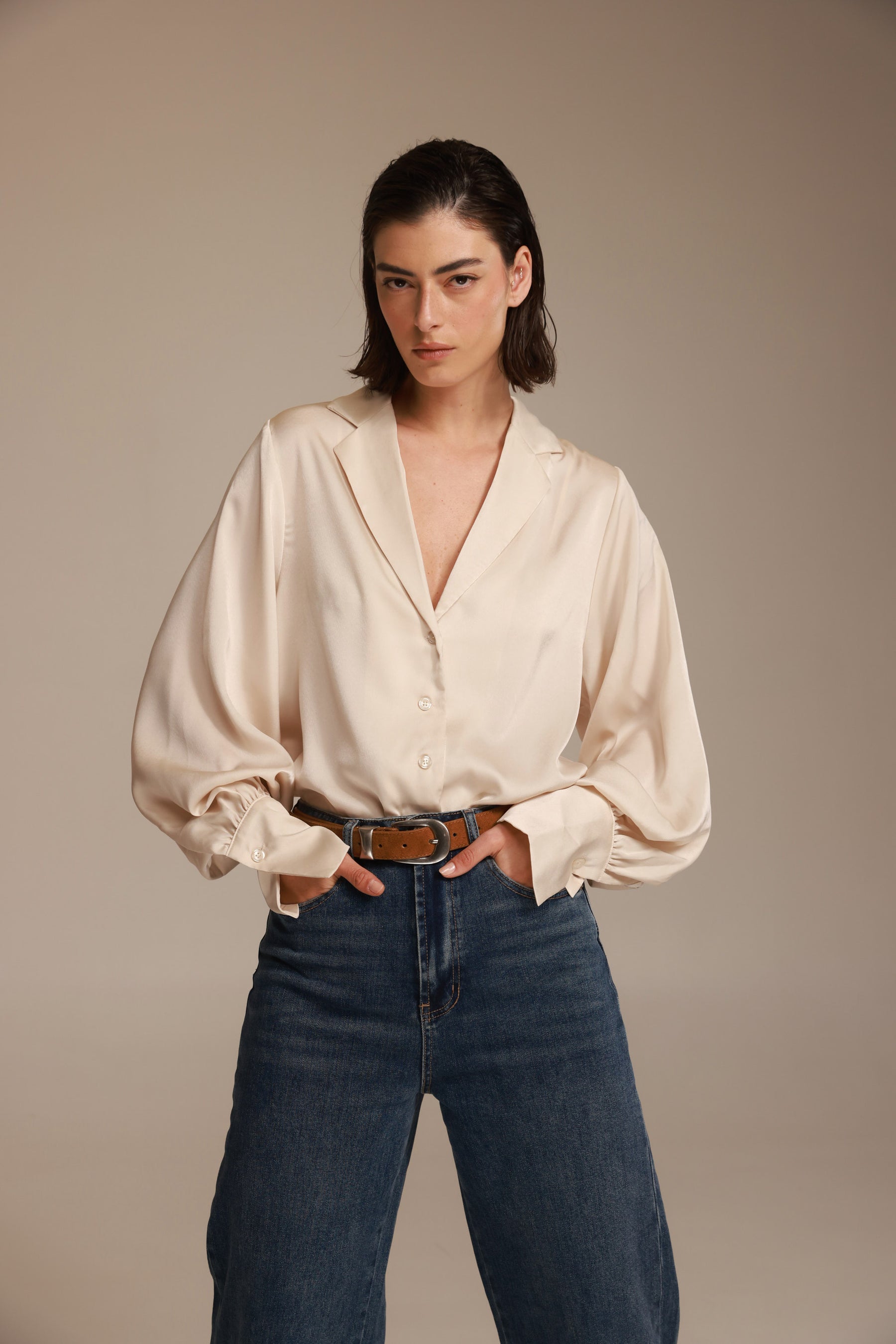 חולצת ויאנה מכופתרת שמנת